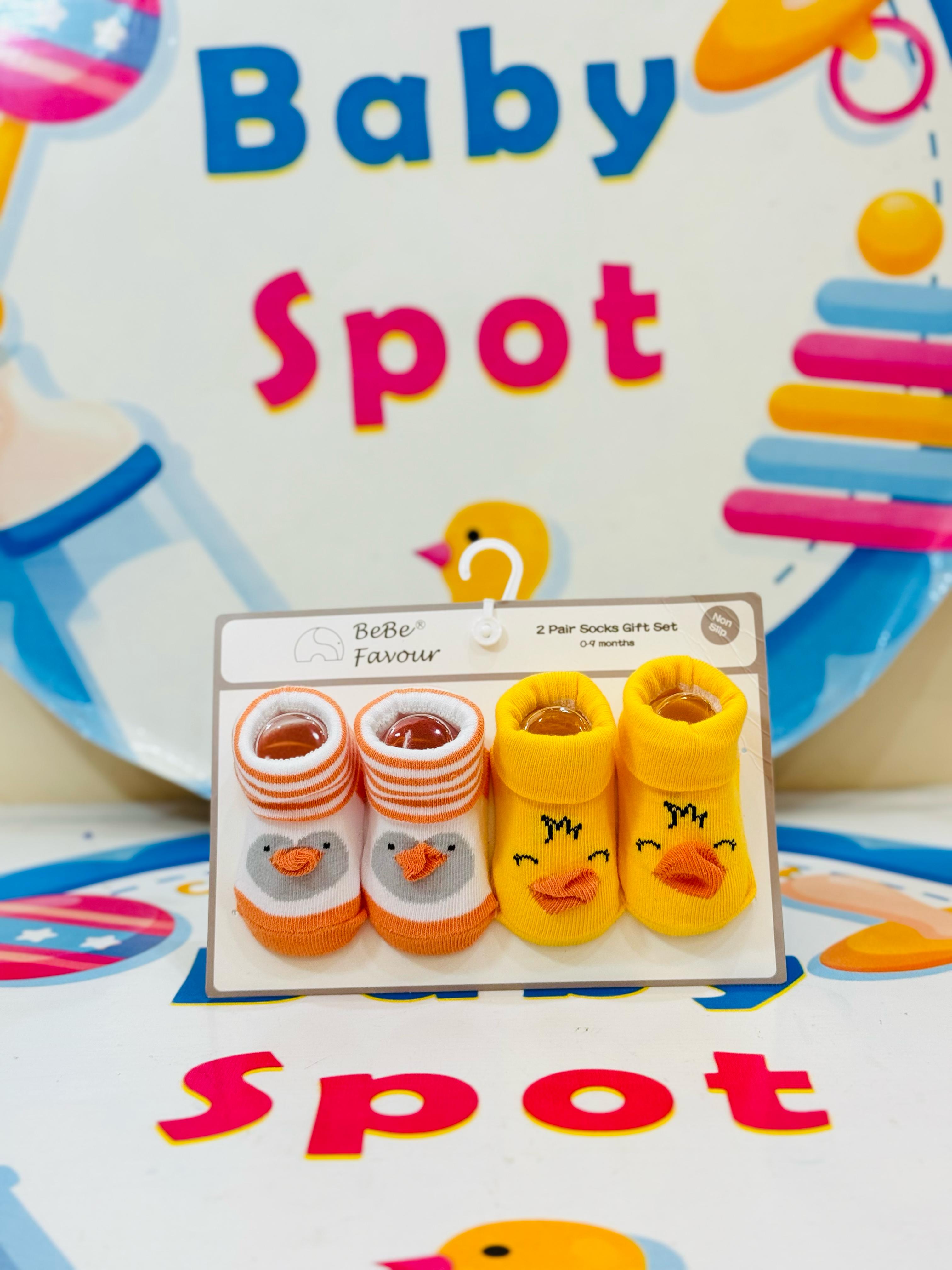 Branded Premium Range Baby Pack of 2 Socks Booties Pack
🍼 Adorable & Comfortable: A pack of 2 premium socks booties designed to keep your baby’s tiny feet warm and cozy.
👶 Size Range: Perfect fit for newborns and infants, suitable for ages 0-9 months.
🎨 Charming Designs: Available in cute patterns and soft colors that complement any baby outfit.
🌟 Soft & Skin-Friendly: Made with premium-quality materials to ensure comfort for delicate baby skin.
💰 Affordable Luxury: Get this delightful pack for ju