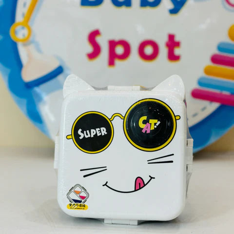 - 6 Compartment Design: Spacious sections keep meals intact and fresh.
- Generous Capacity: Total capacity of 1120ml.
- Included Utensils: Comes with a steel spoon and fork for convenience.
- Salad Cup: 70ml salad cup keeps salads and dressings crisp until mealtime.
- Leak-Proof Design: Prevents spills for mess-free transport.
- Safe Materials: Made from BPA-free SUS304 stainless steel and food-grade materials.
- Durable Construction: Ensures long-lasting use.
- Compact Size: Dimensions of 19.5x18x8cm make