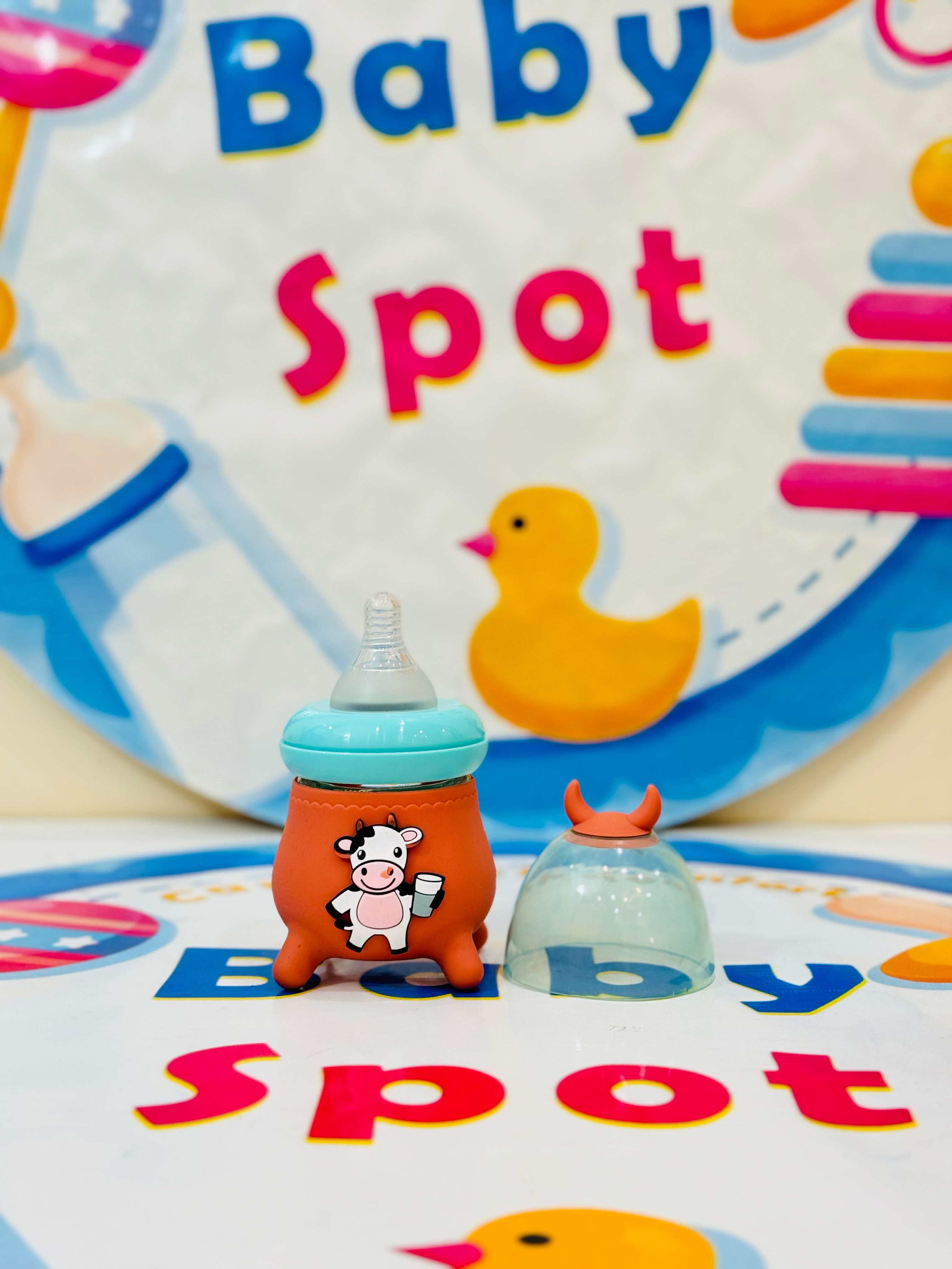 🍼✨ Premium Range Baby Glass Feeder Collection with Silicone Cover ✨🍼
Ensure safe and comfortable feeding with our baby glass feeder – designed with a protective silicone cover for extra grip and safety! 👶💖
💖 Product Features:
✔️ Premium Quality: Made from high-quality glass – BPA-free and safe for babies.
✔️ Silicone Cover: Provides extra protection and a non-slip grip.
✔️ Easy to Clean: Resistant to stains and odors – perfect for everyday use.
✔️ Perfect Size: 120ml capacity – ideal for newborns an