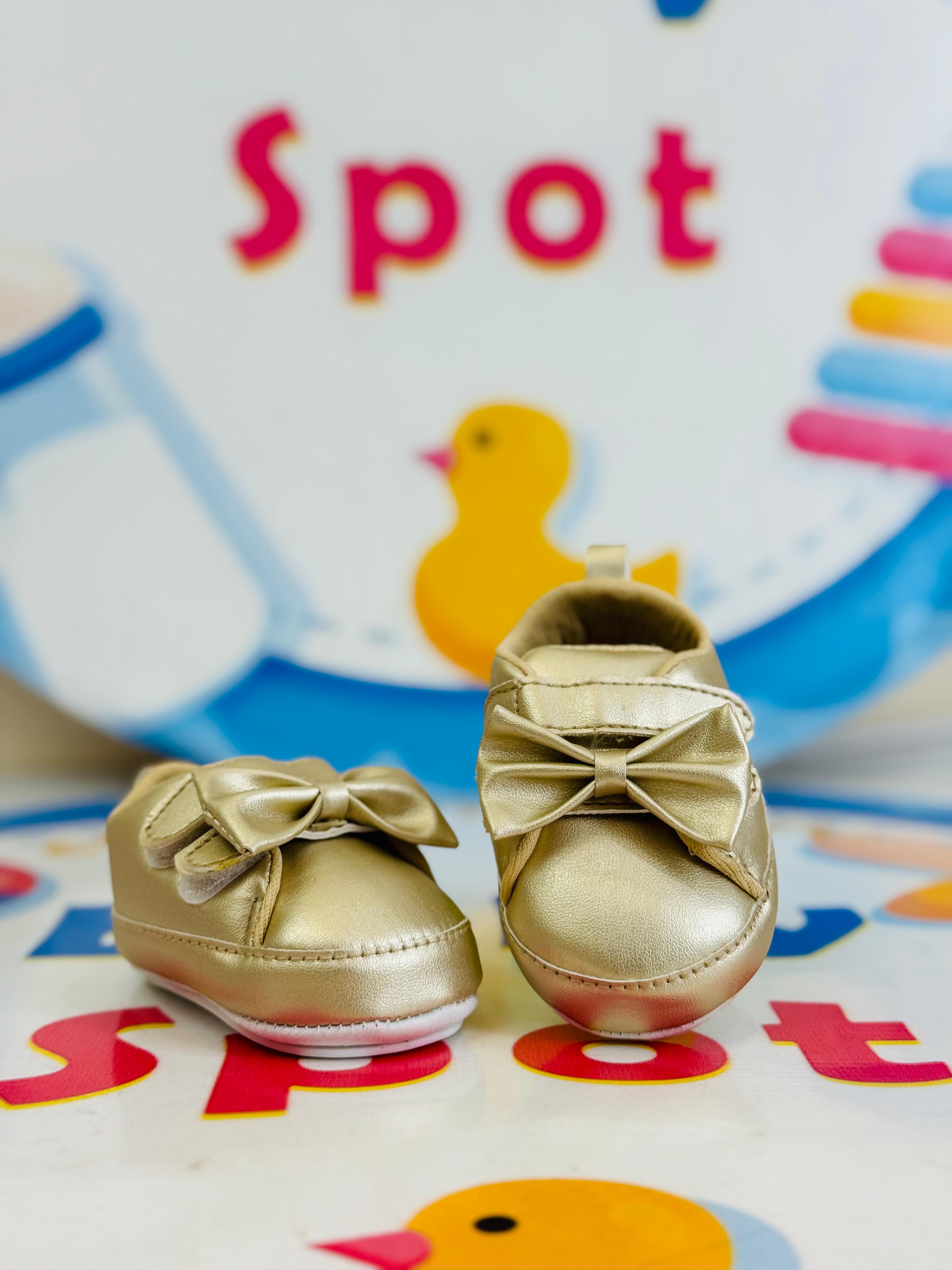 πΆβ¨ Imported Baby Shoes β Joggers & Booties Style β¨πΌ
Style meets comfort for your little oneβs first steps! These premium baby shoes are designed to keep your babyβs feet cozy, safe & fashionable. π
πΉ Key Features:
β’ π Stylish Joggers & Cute Booties β trendy designs for everyday wear
β’ π Imported Quality β soft, durable & gentle on baby skin
β’ π Sizes: 0-3, 3-6 & 6-9 Months β perfect fit for growing feet
β’ πΆ Baby-Friendly Comfort β lightweight & flexible sole for easy movement
β’ π Ideal for Newborn
