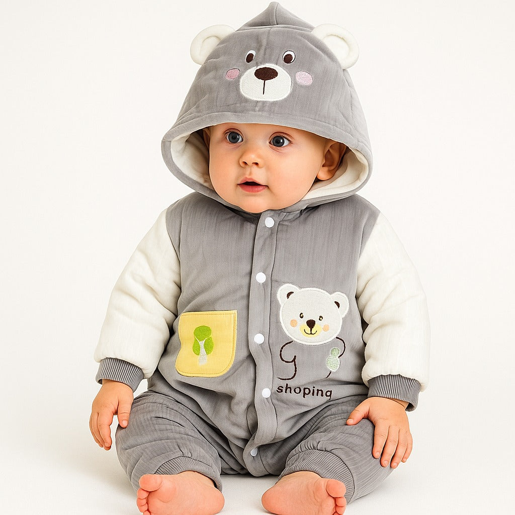 πΌ Premium Baby Quilted Foaming Winter Rompers β Cozy & Stylish
Ultra-Soft Quilted Fabric β Designed with premium foaming insulation to keep your baby warm and comfortable during chilly winter days.
Perfect for Newborns β Available in 0-3 months and 3-6 months sizes, tailored to give your little one a snug, gentle fit.
Winter-Ready Comfort β Thick, breathable quilting ensures maximum warmth without compromising on softness.
Easy Wear & Diaper Change β Front snap-button closure for quick dressing and has