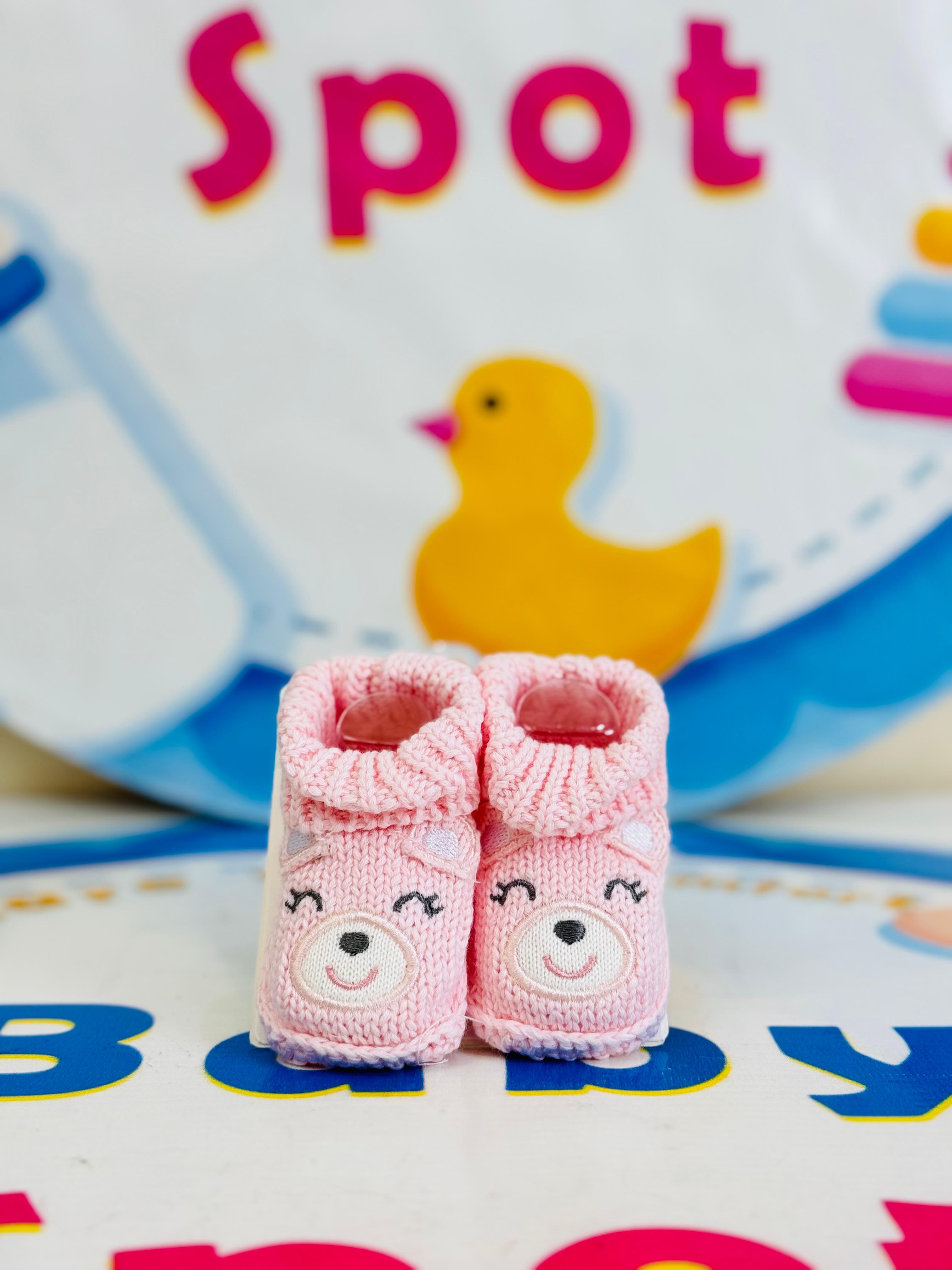 ๐งธ Imported Baby Woolen Booties Collection ๐ผโจ
Keep your little oneโs tiny feet warm, cozy & stylish this winter! โ๏ธ๐ Made from pure wool, these adorable newborn baby booties are designed with cute teddy bear details โ making them the perfect blend of comfort & cuteness. ๐ป
โญ Why Moms Love Them:
๐ถ Imported Baby Woolen Booties โ soft, cozy & skin-friendly
๐งธ Adorable Teddy Bear Design โ perfect for newborn baby outfits
โ๏ธ Winter Essential โ keeps your babyโs feet warm & protected
๐ Size: 0โ9 Months