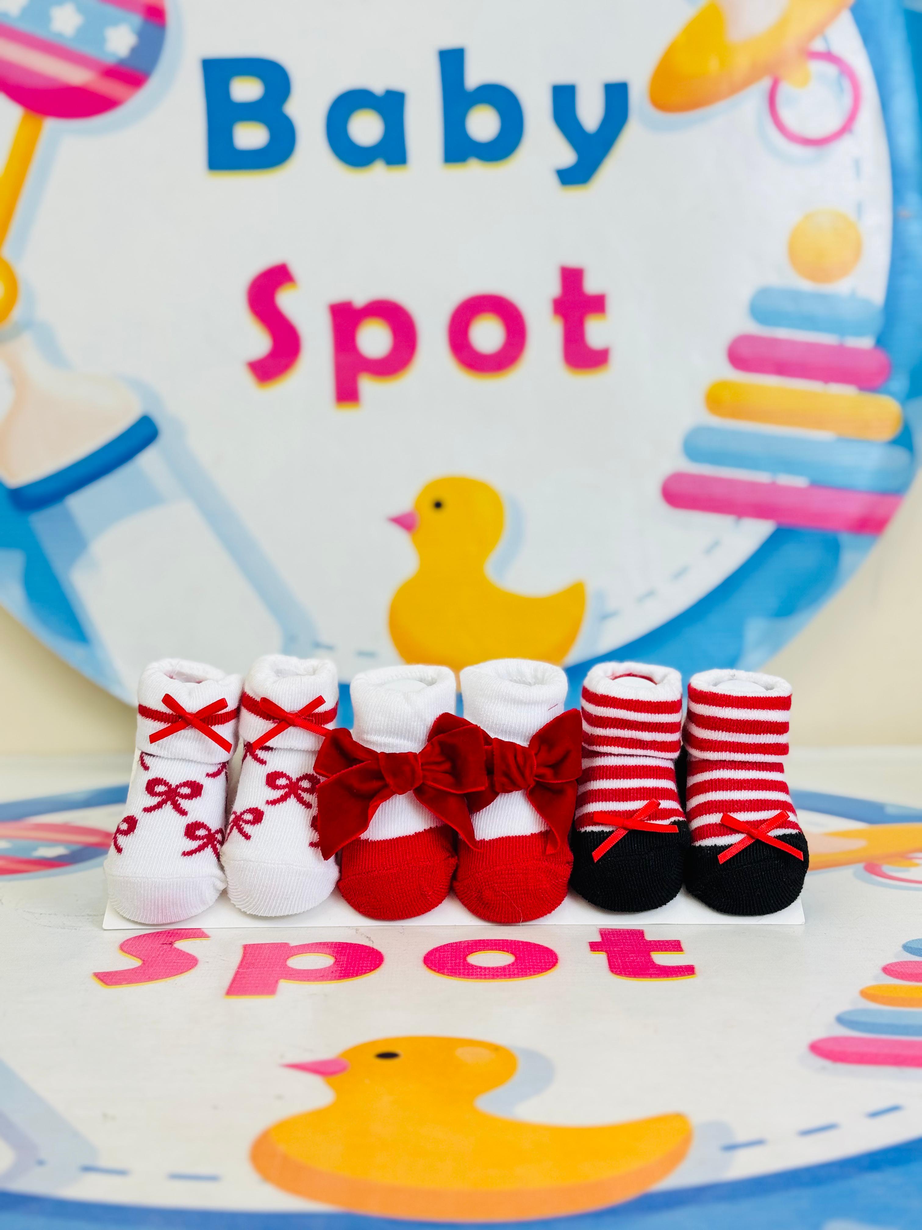 Hudson Baby® Premium Pack of 3 Socks Booties