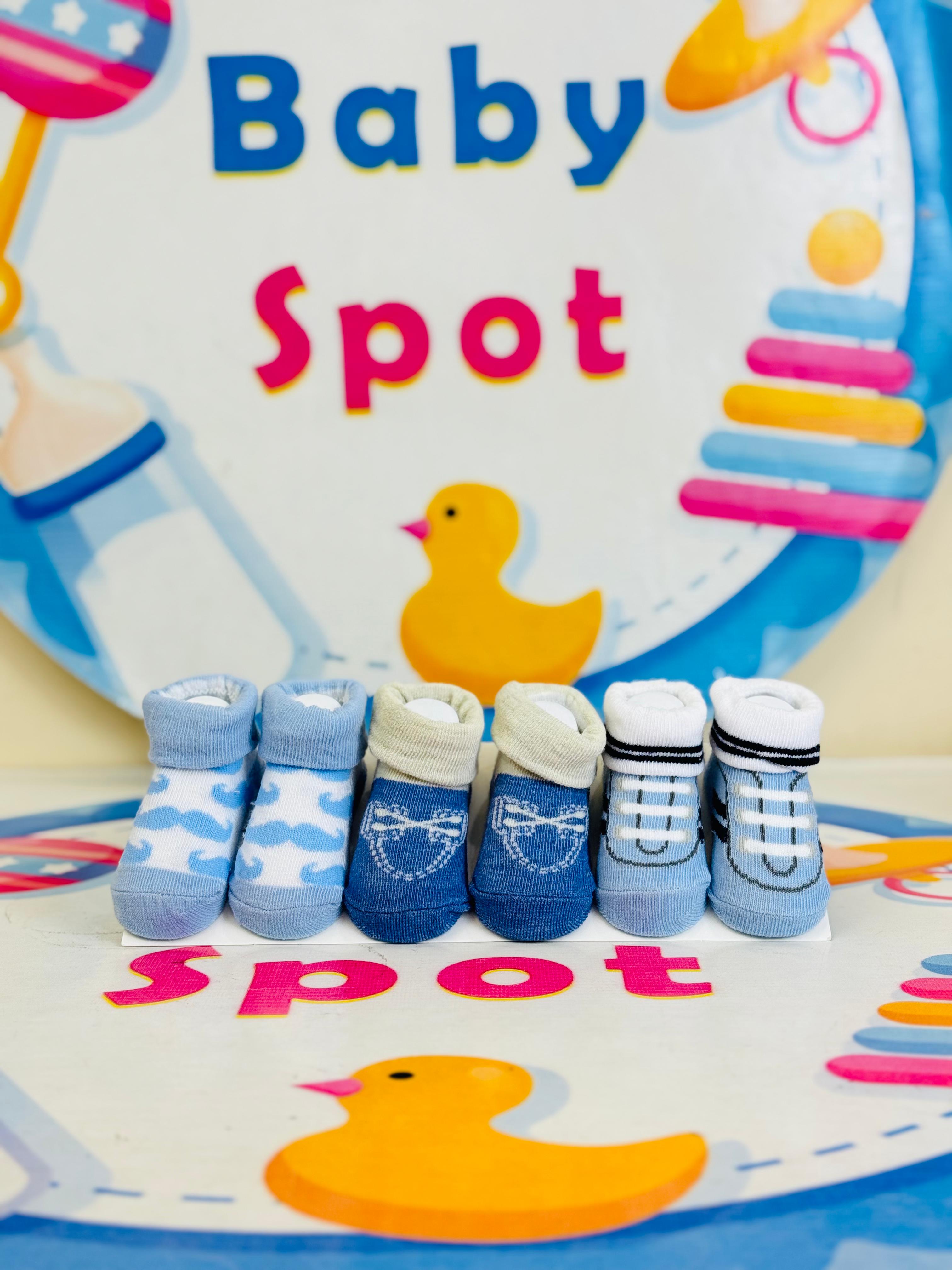 Hudson Baby® Premium Pack of 3 Socks Booties