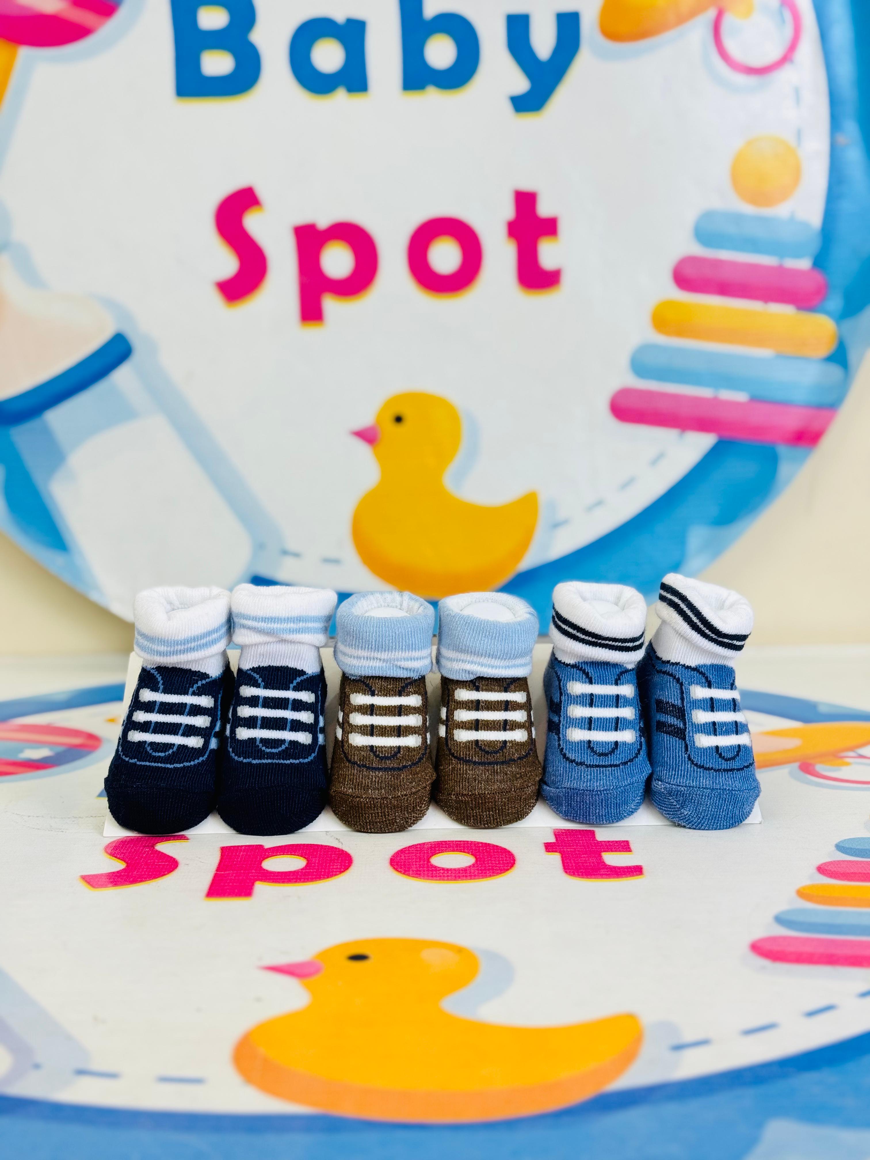 Hudson Baby® Premium Pack of 3 Socks Booties