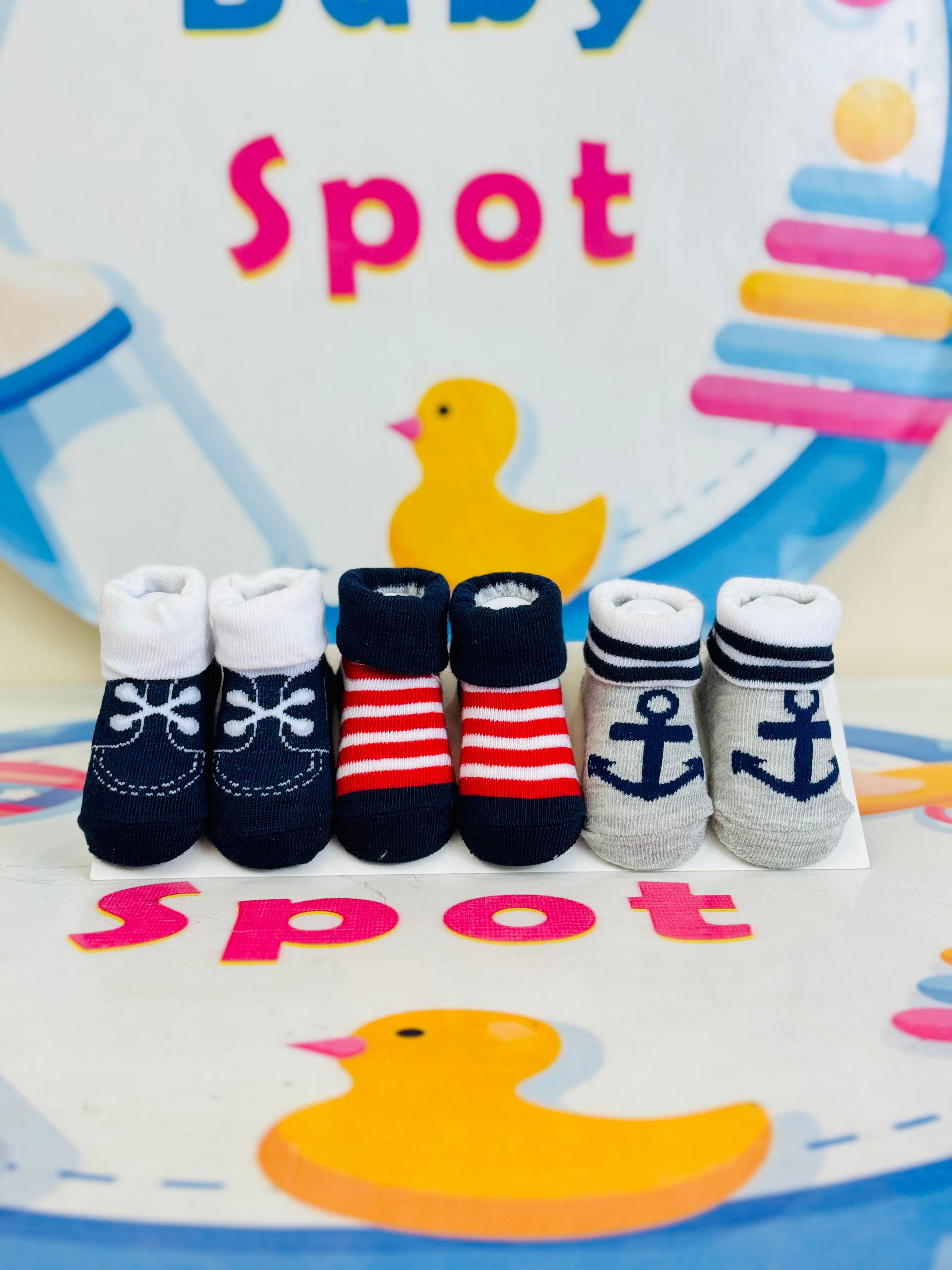 Hudson Baby® Premium Pack of 3 Socks Booties