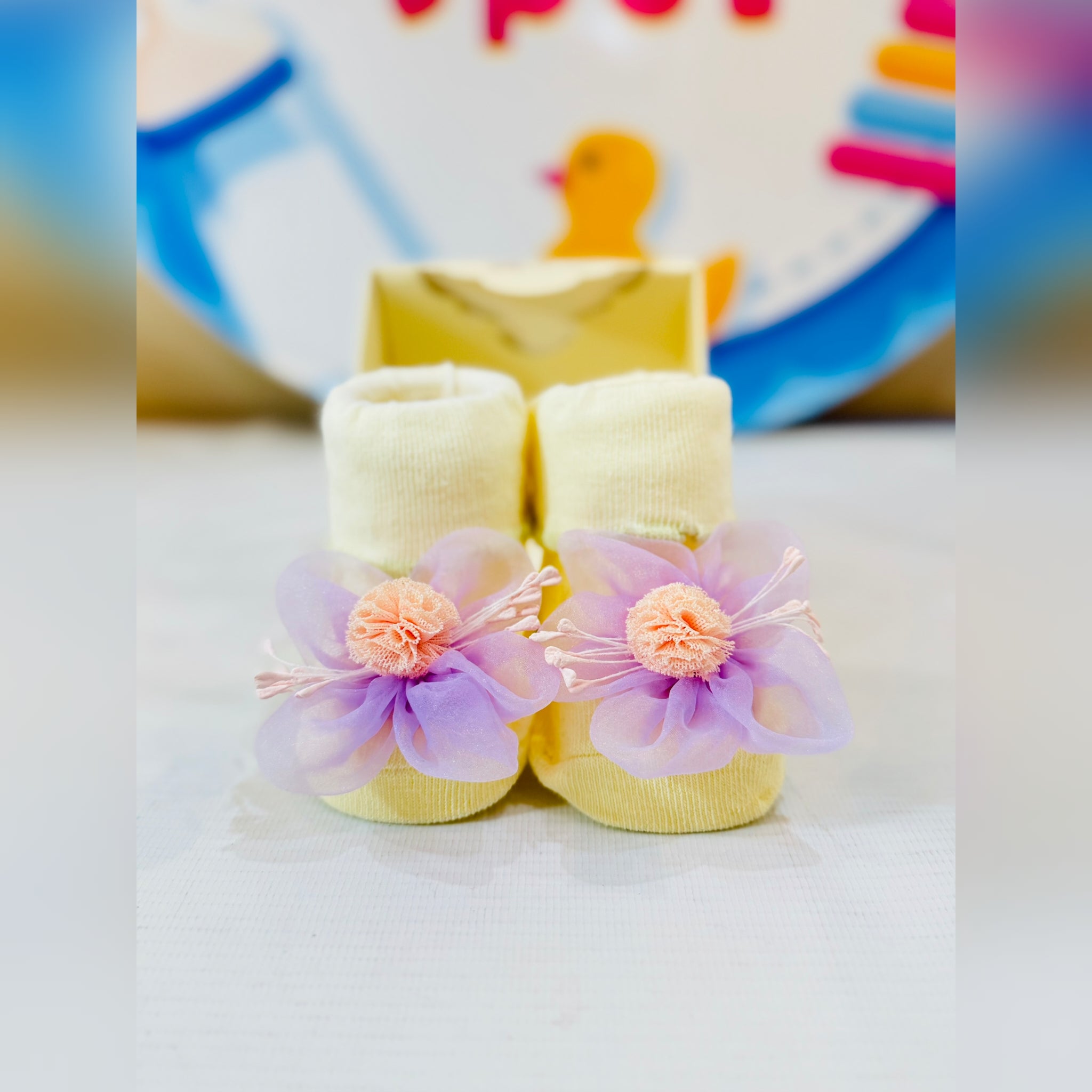 š¶ Imported Baby Fancy Booties Collection ā keep those tiny feet stylish and comfy!
šØ Available in beautiful colors with adorable floral accents.
⨠Size range: 0-12 months, perfect for newborns and infants.