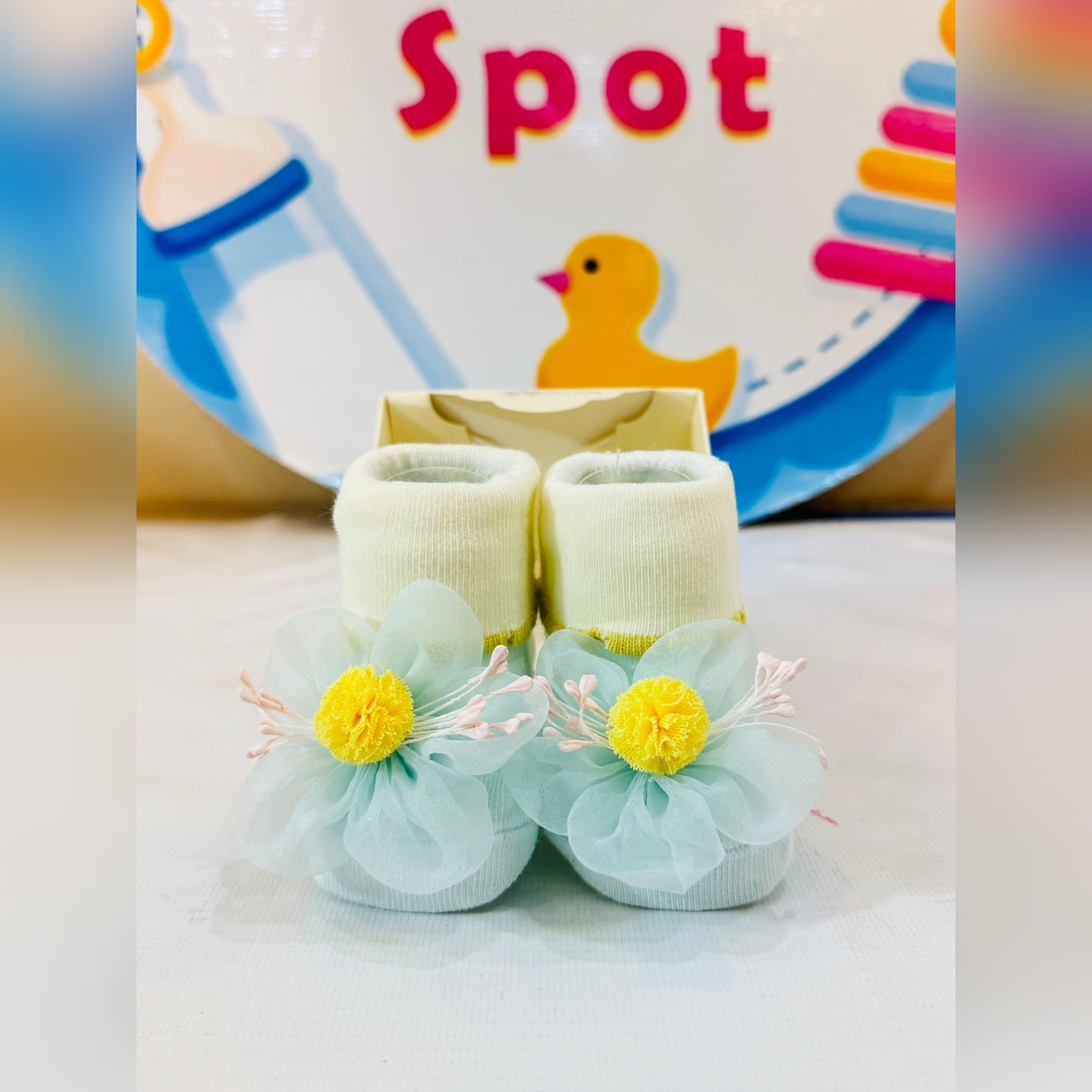 š¶ Imported Baby Fancy Booties Collection ā keep those tiny feet stylish and comfy!
šØ Available in beautiful colors with adorable floral accents.
⨠Size range: 0-12 months, perfect for newborns and infants.