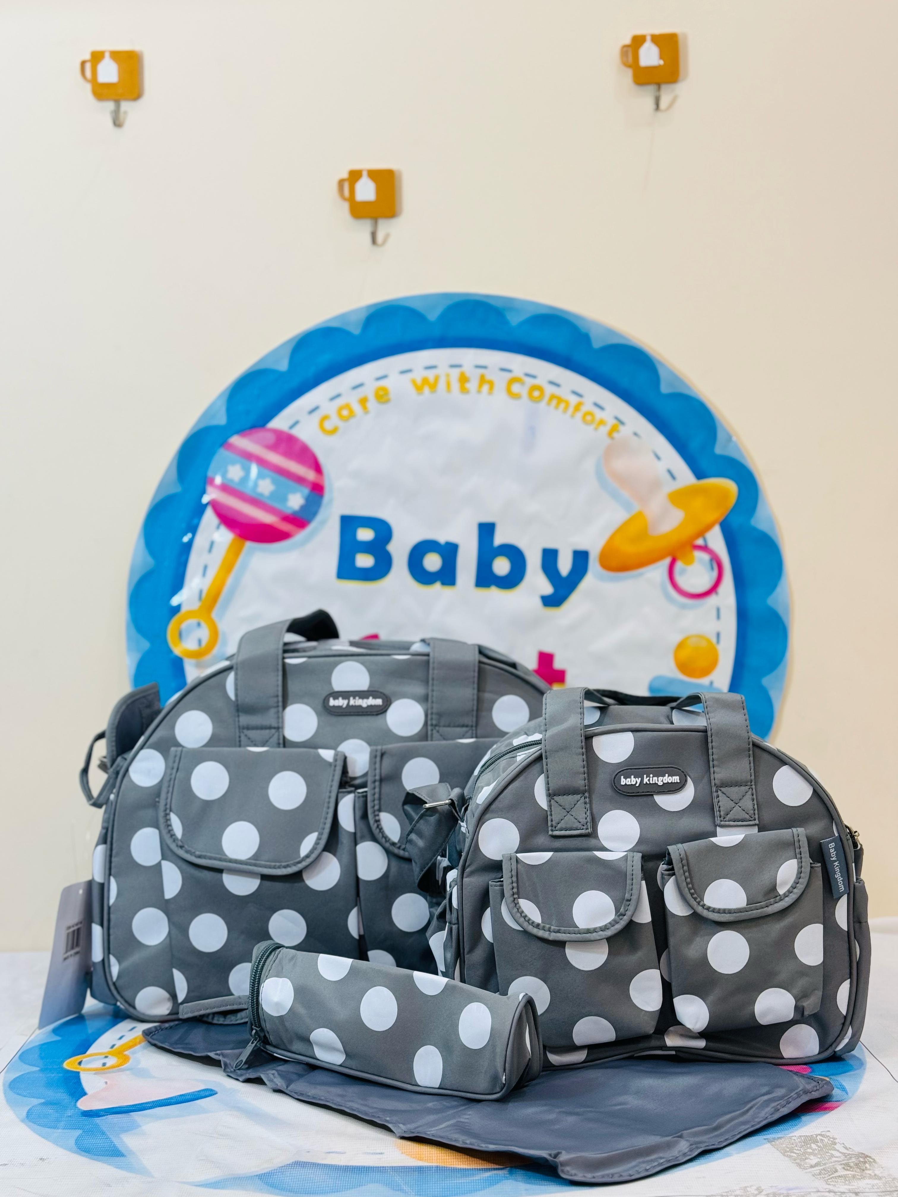 Stay organized in style with our Imported Premium Baby Diaper Bags Collection!
Perfect for busy moms and dads who need space, style, and functionality all in one!
Features Moms Love:
Original imported quality
Multiple compartments for feeders, diapers, clothes & essentials
Available in multiple beautiful colors and designs
Water-resistant, durable & easy to carry
Stylish look — perfect for everyday outings or travel
Spacious yet lightweight design
Your ultimate baby-on-the-go partner is just a clic