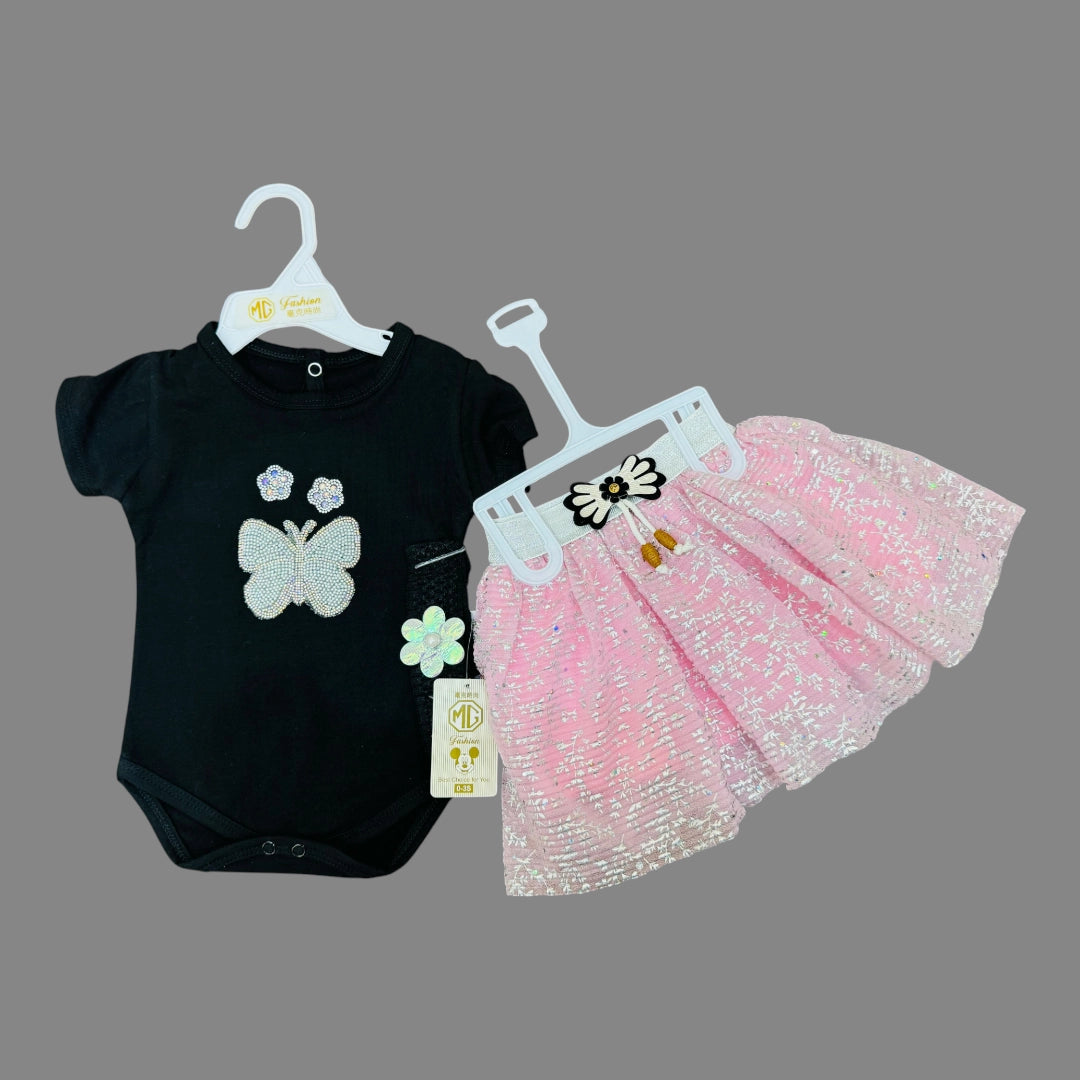 Imported Baby Girl Skirt & Blouse Set – Elegant & Premium
Your baby girl deserves to shine!
Dress her up in this adorable imported skirt and blouse outfit, designed with love and premium quality fabric for a picture-perfect look.
Sizes: 0-3 upto 6-9 months
Price: Rs. 1750
Style: Fancy, comfortable & baby-skin friendly
Why Moms Love It:
Classy skirt with matching blouse – perfect for parties & outings
Premium imported quality – soft, breathable & stylish
Ideal for gifting & special occasions
Elegant co