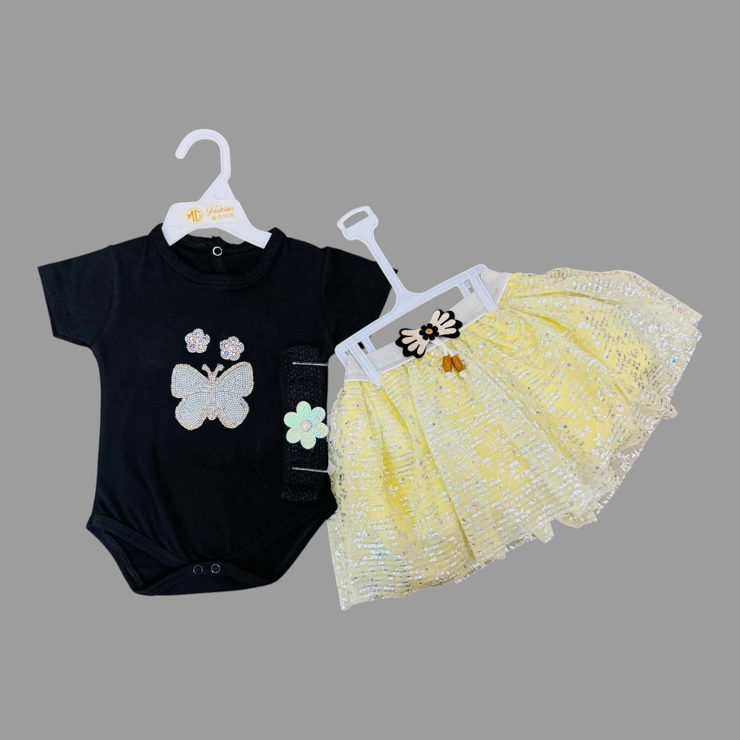Imported Baby Girl Skirt & Blouse Set β Elegant & Premium
Your baby girl deserves to shine!
Dress her up in this adorable imported skirt and blouse outfit, designed with love and premium quality fabric for a picture-perfect look.
Sizes: 0-3 upto 6-9 months
Price: Rs. 1750
Style: Fancy, comfortable & baby-skin friendly
Why Moms Love It:
Classy skirt with matching blouse β perfect for parties & outings
Premium imported quality β soft, breathable & stylish
Ideal for gifting & special occasions
Elegant co