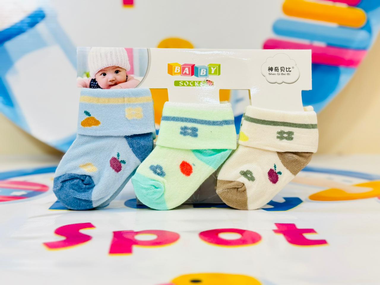 Capture your baby's cuteness with our imported quality baby socks set! Perfect for tiny feet, these socks are designed for babies aged 0-9 months. Soft, comfortable, and stylish, they come in a set of 3 vibrant colors. Keep your little one's feet warm and cozy!
𧦠Set of 3 imported quality baby socks
š¶ Fits 0-9 months
⨠Soft, comfortable, and stylish