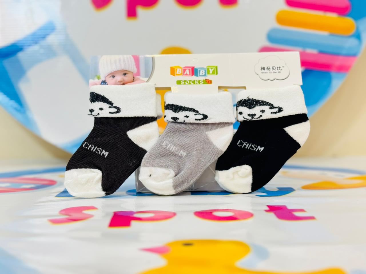 Capture your baby's cuteness with our imported quality baby socks set! Perfect for tiny feet, these socks are designed for babies aged 0-9 months. Soft, comfortable, and stylish, they come in a set of 3 vibrant colors. Keep your little one's feet warm and cozy!
๐งฆ Set of 3 imported quality baby socks
๐ถ Fits 0-9 months
โจ Soft, comfortable, and stylish