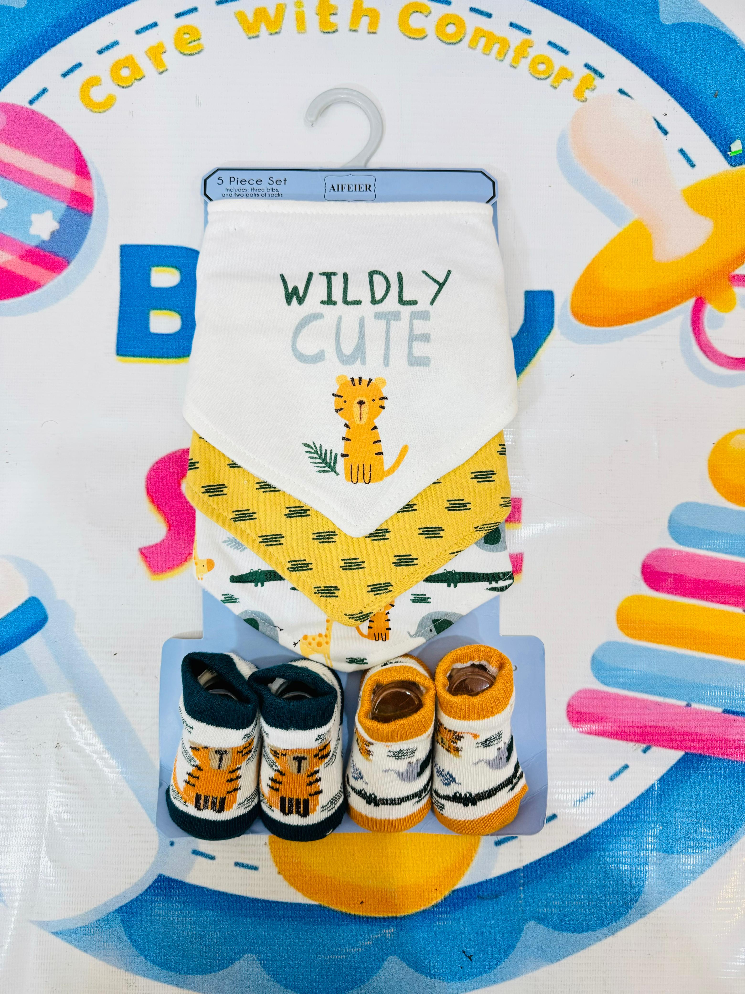 Branded Premium Range Baby 5 Pcs Set
π Complete Baby Set: Includes 3 stylish bandana bibs and 2 pairs of socks booties for a chic look.
π¨ Color Variety: Available in 3 beautiful colors to match your babyβs style.
π Premium Quality: Made with soft, baby-friendly materials for ultimate comfort and care.
π Perfect Gift: Ideal for your little one or as a thoughtful present for new parents.
π° Affordable Price: Grab this amazing set for just 1450 Rs.
β³ Delivery Time: 2-5 days to your doorstep.
π² Ord
