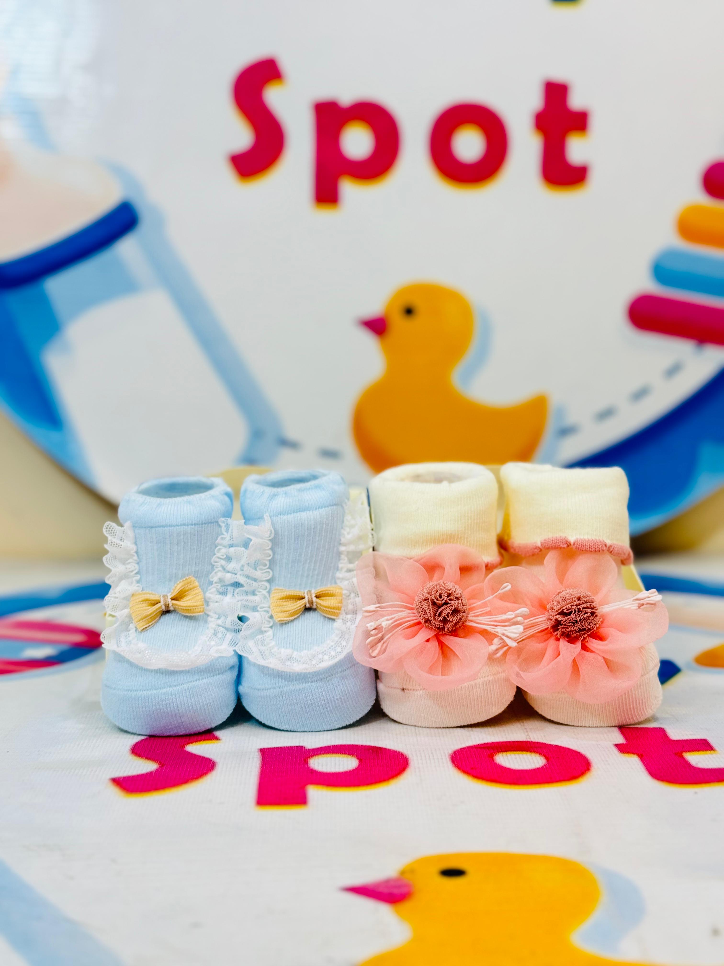 Branded Premium Range Baby Pack of 2 Socks Booties Pack
🍼 Adorable & Comfortable: A pack of 2 premium socks booties designed to keep your baby’s tiny feet warm and cozy.
👶 Size Range: Perfect fit for newborns and infants, suitable for ages 0-9 months.
🎨 Charming Designs: Available in cute patterns and soft colors that complement any baby outfit.
🌟 Soft & Skin-Friendly: Made with premium-quality materials to ensure comfort for delicate baby skin.
💰 Affordable Luxury: Get this delightful pack for ju