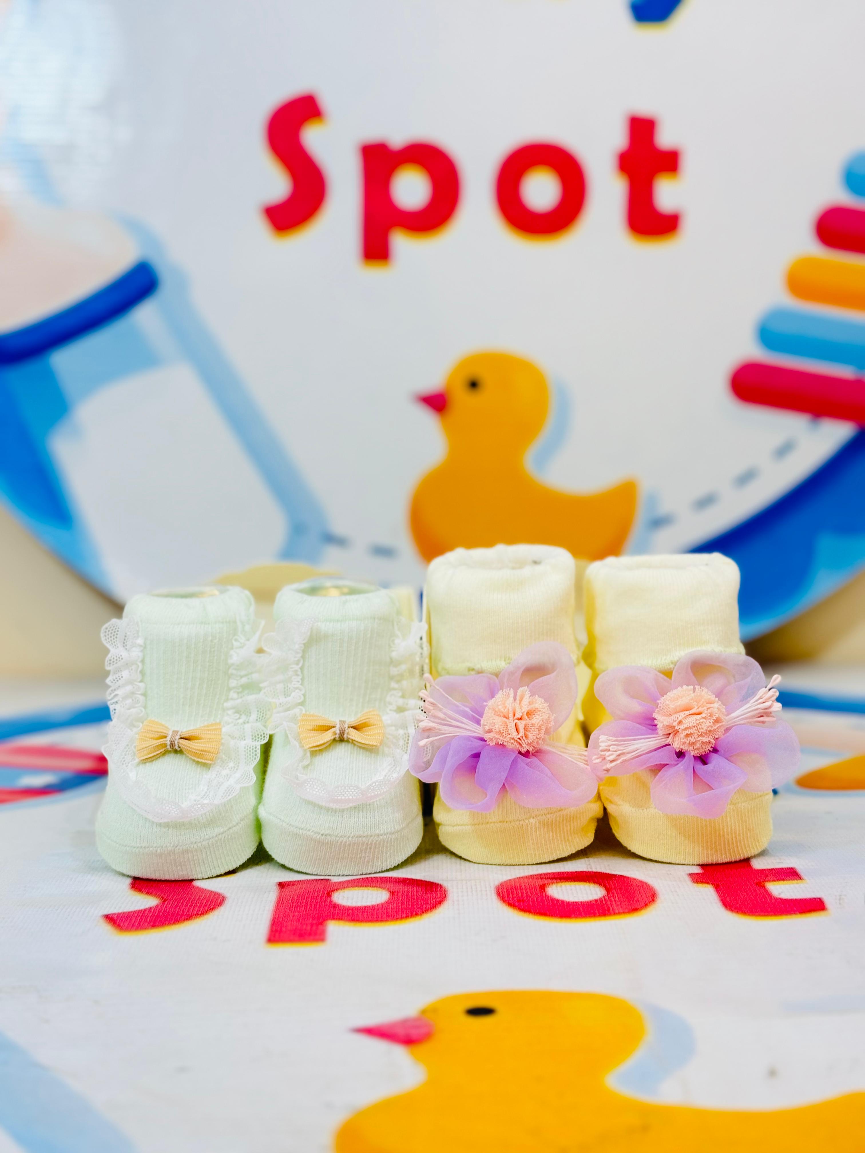 Branded Premium Range Baby Pack of 2 Socks Booties Pack
🍼 Adorable & Comfortable: A pack of 2 premium socks booties designed to keep your baby’s tiny feet warm and cozy.
👶 Size Range: Perfect fit for newborns and infants, suitable for ages 0-9 months.
🎨 Charming Designs: Available in cute patterns and soft colors that complement any baby outfit.
🌟 Soft & Skin-Friendly: Made with premium-quality materials to ensure comfort for delicate baby skin.
💰 Affordable Luxury: Get this delightful pack for ju