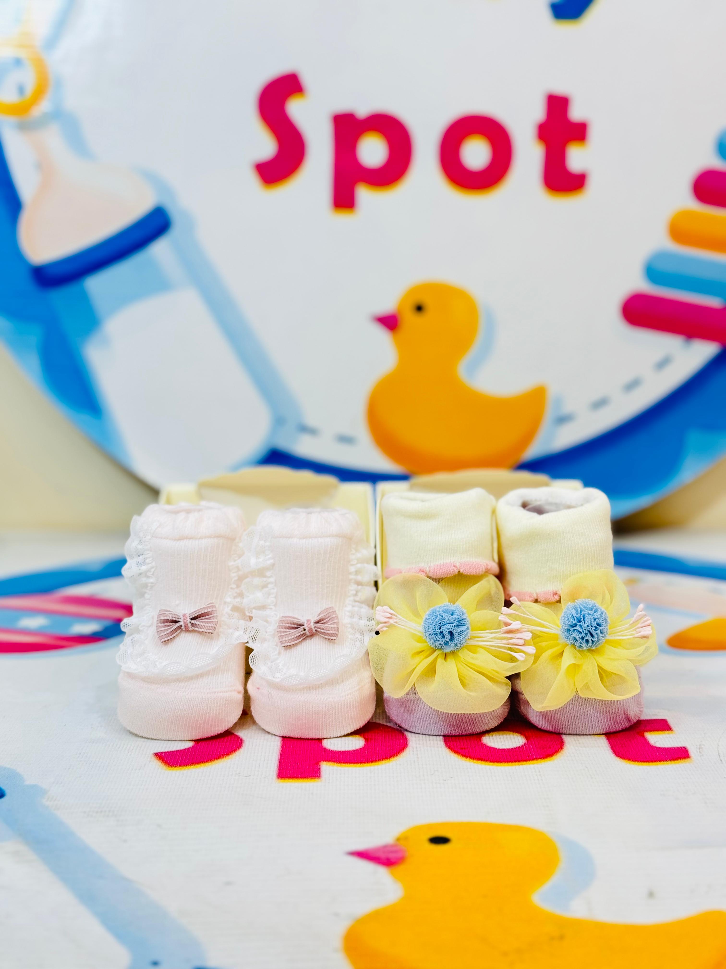 Branded Premium Range Baby Pack of 2 Socks Booties Pack
πΌ Adorable & Comfortable: A pack of 2 premium socks booties designed to keep your babyβs tiny feet warm and cozy.
πΆ Size Range: Perfect fit for newborns and infants, suitable for ages 0-9 months.
π¨ Charming Designs: Available in cute patterns and soft colors that complement any baby outfit.
π Soft & Skin-Friendly: Made with premium-quality materials to ensure comfort for delicate baby skin.
π° Affordable Luxury: Get this delightful pack for ju