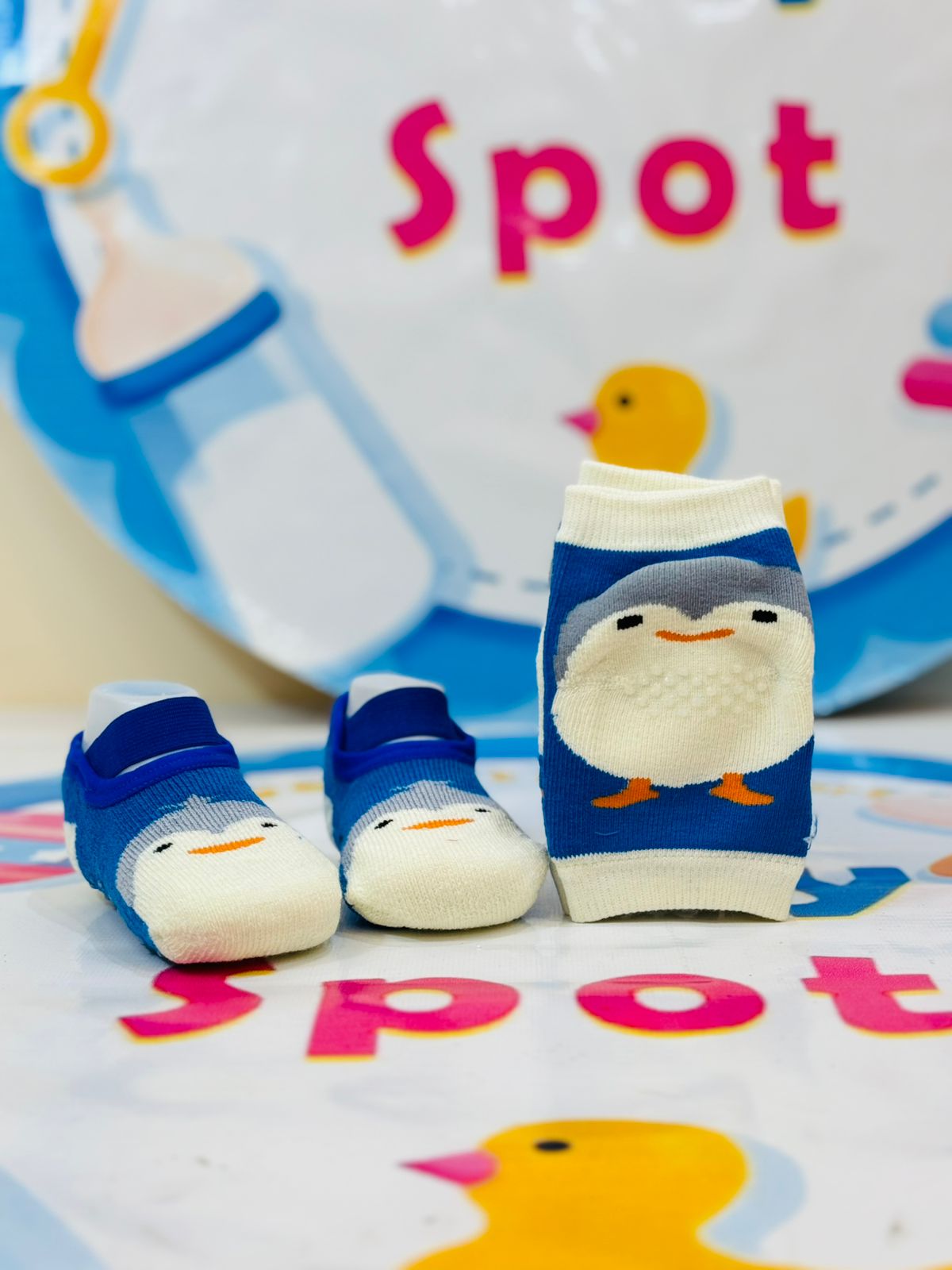 Imported Baby Knee Pads + Anti-Slip Socks Combo Collection β Comfort & Safety in One Cute Set
Give your baby the perfect combo of protection and style with our Imported Baby Knee Pads + Matching Anti-Slip Socks Collection β specially curated for active little explorers! Whether your baby is crawling, cruising, or taking first steps, this set is a must-have for every newborn wardrobe.
This combo not only keeps those tiny knees safe but also ensures a strong grip on slippery floors, making it perfect