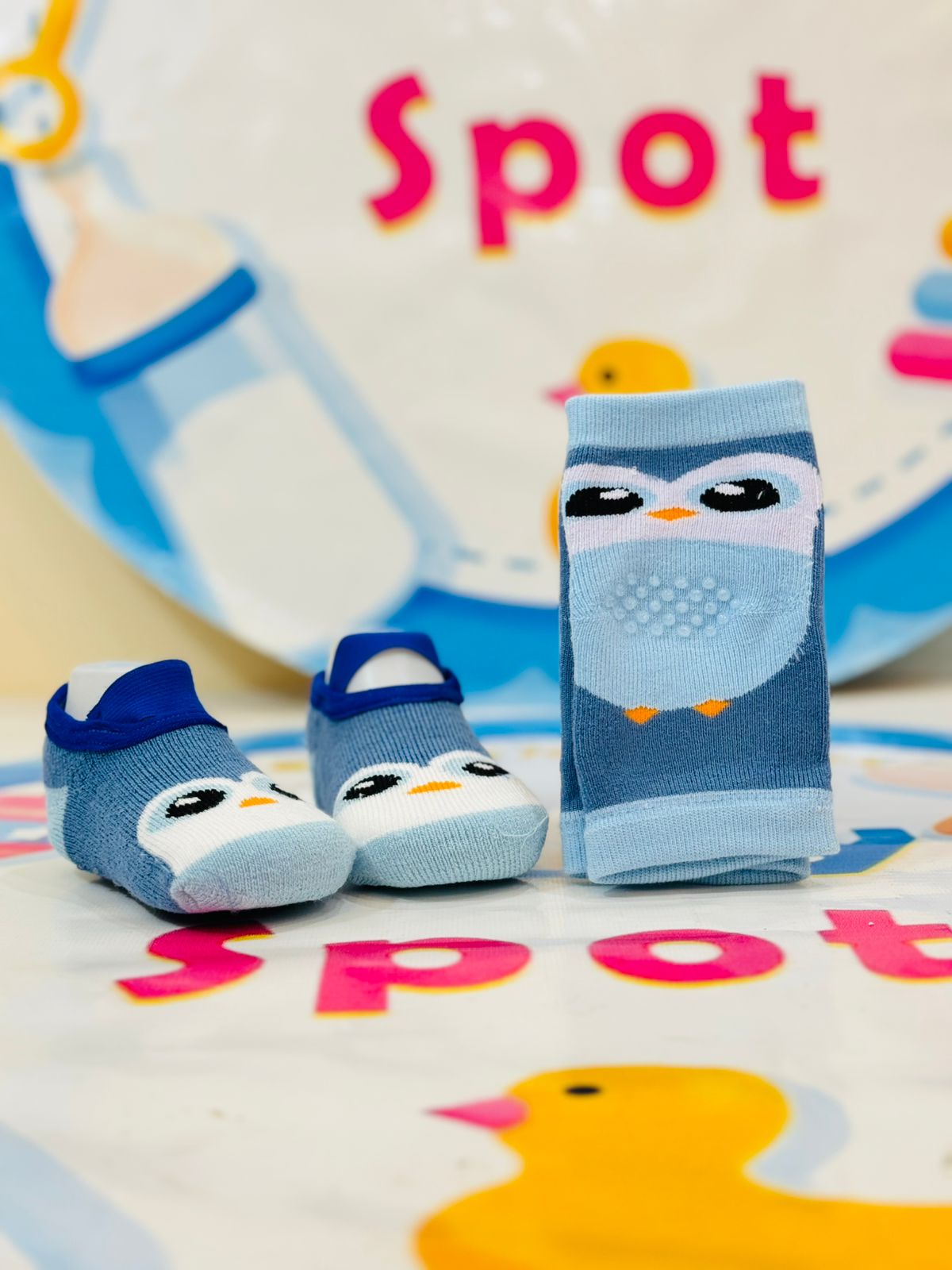 Imported Baby Knee Pads + Anti-Slip Socks Combo Collection – Comfort & Safety in One Cute Set
Give your baby the perfect combo of protection and style with our Imported Baby Knee Pads + Matching Anti-Slip Socks Collection – specially curated for active little explorers! Whether your baby is crawling, cruising, or taking first steps, this set is a must-have for every newborn wardrobe.
This combo not only keeps those tiny knees safe but also ensures a strong grip on slippery floors, making it perfect