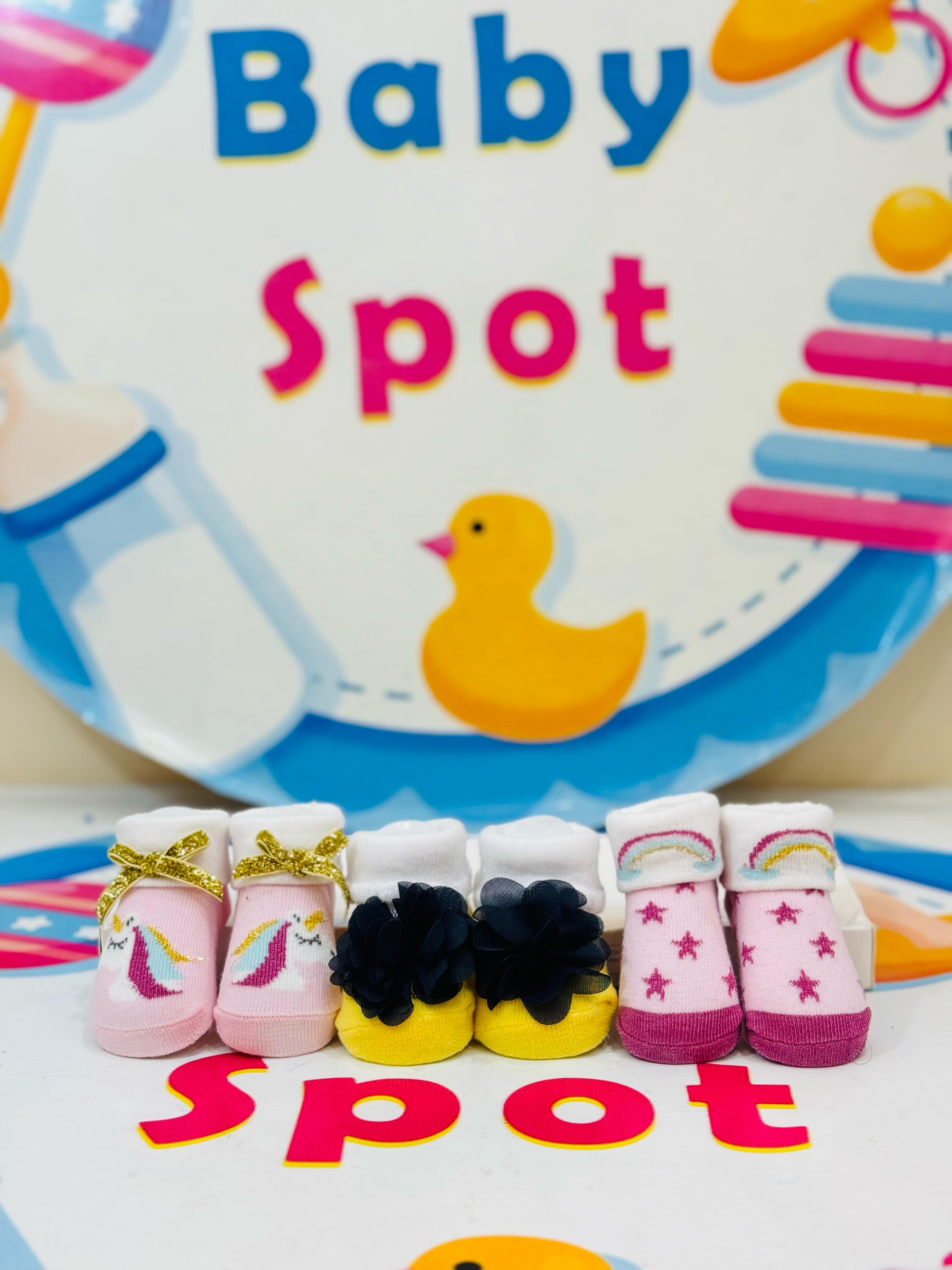 Hudson Baby® Premium Pack of 3 Socks Booties