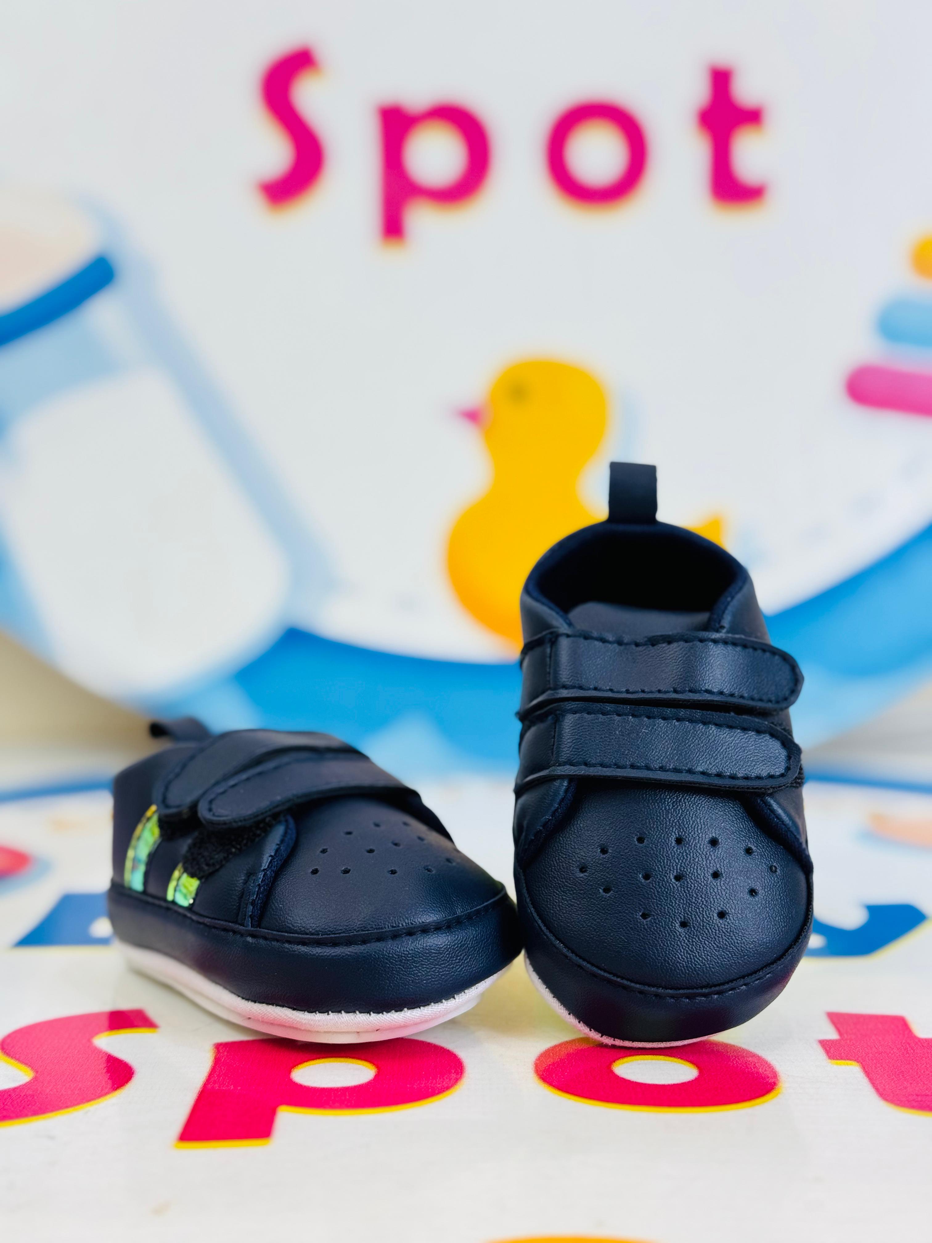 👶✨ Imported Baby Shoes – Joggers & Booties Style ✨🍼
Style meets comfort for your little one’s first steps! These premium baby shoes are designed to keep your baby’s feet cozy, safe & fashionable. 💖

🔹 Key Features:
• 👟 Stylish Joggers & Cute Booties – trendy designs for everyday wear
• 🌟 Imported Quality – soft, durable & gentle on baby skin
• 📏 Sizes: 0-3, 3-6 & 6-9 Months – perfect fit for growing feet
• 👶 Baby-Friendly Comfort – lightweight & flexible sole for easy movement
• 🎁 Ideal for Newborn