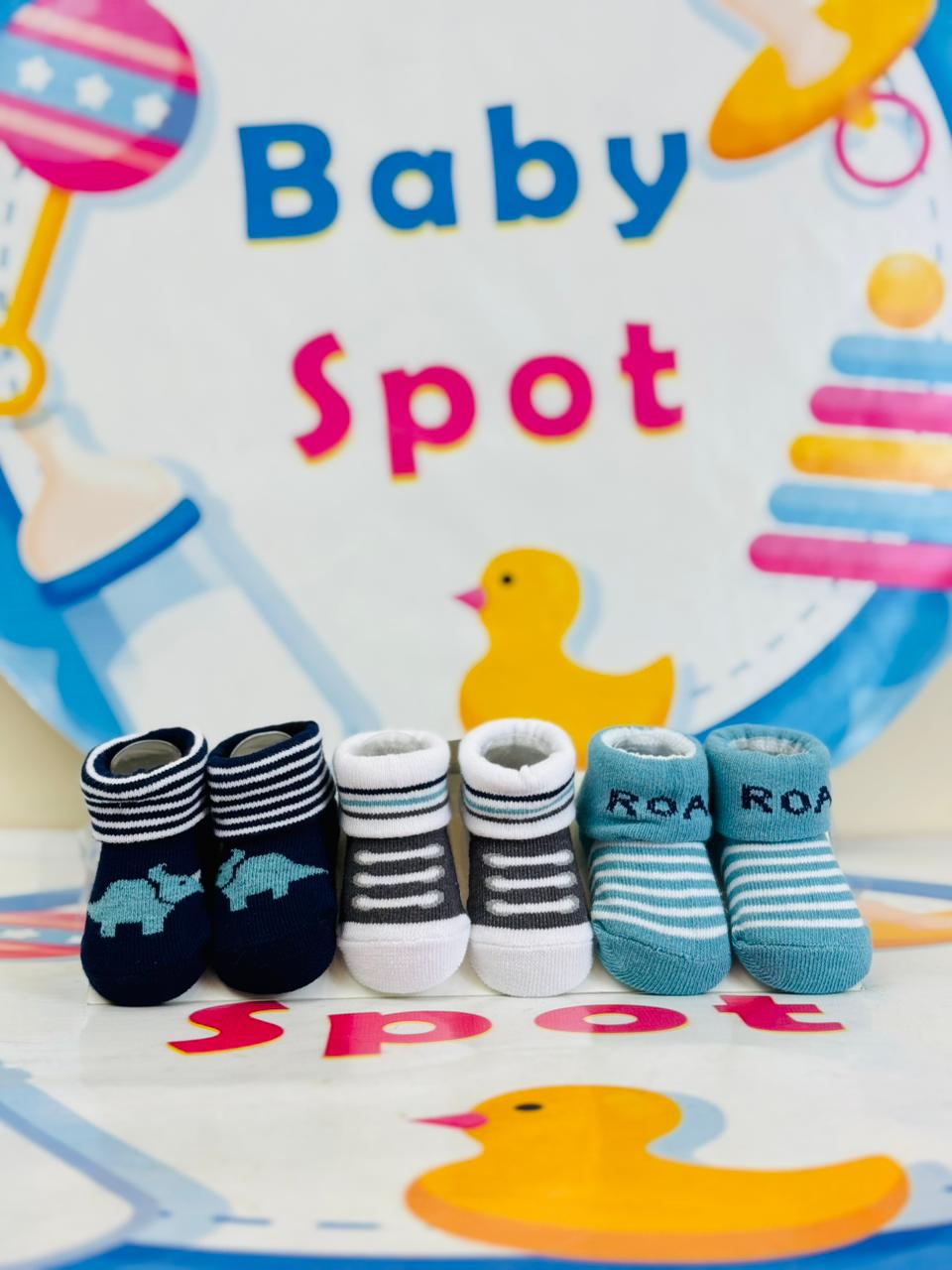 Hudson Baby® Premium Pack of 3 Socks Booties