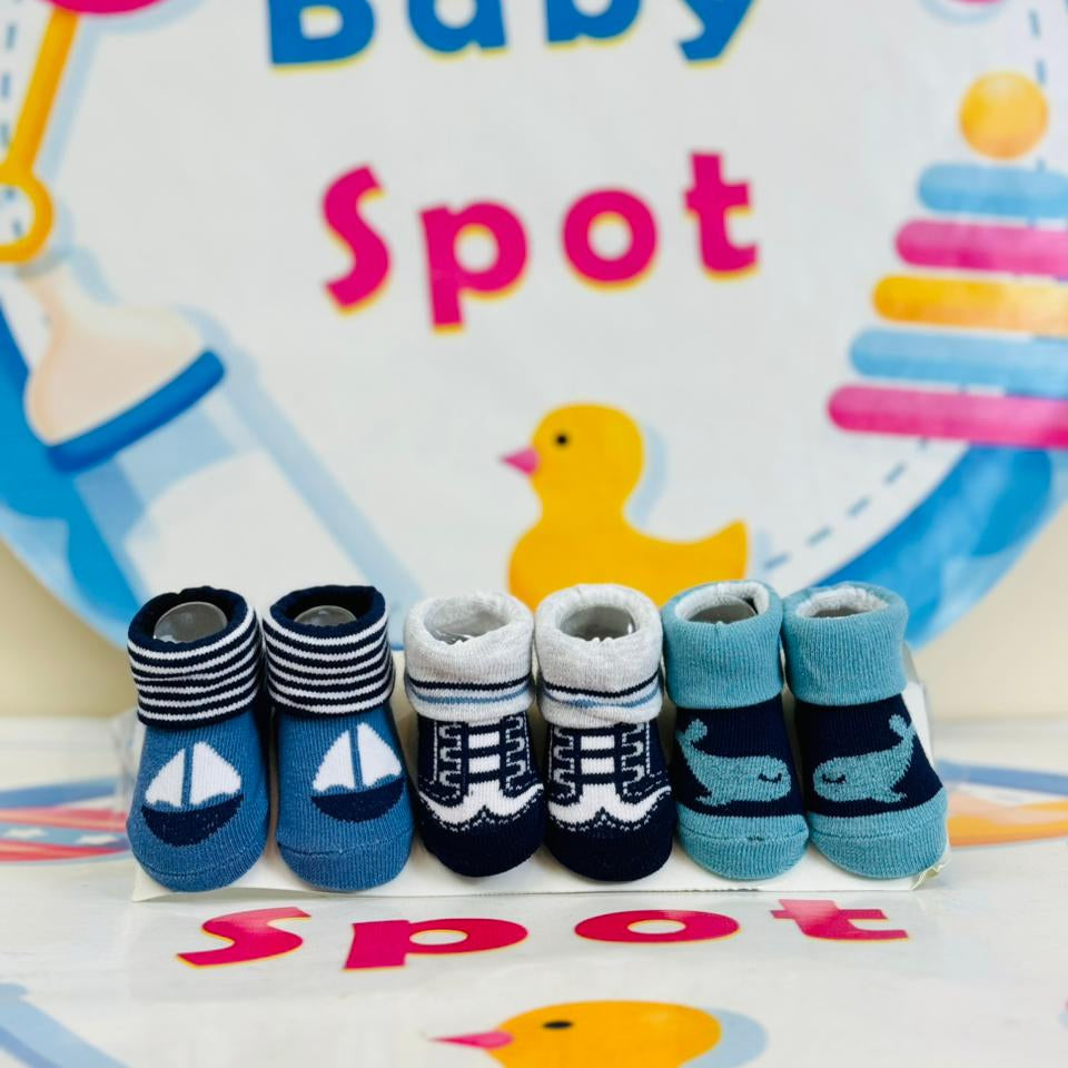 Hudson Baby® Premium Pack of 3 Socks Booties