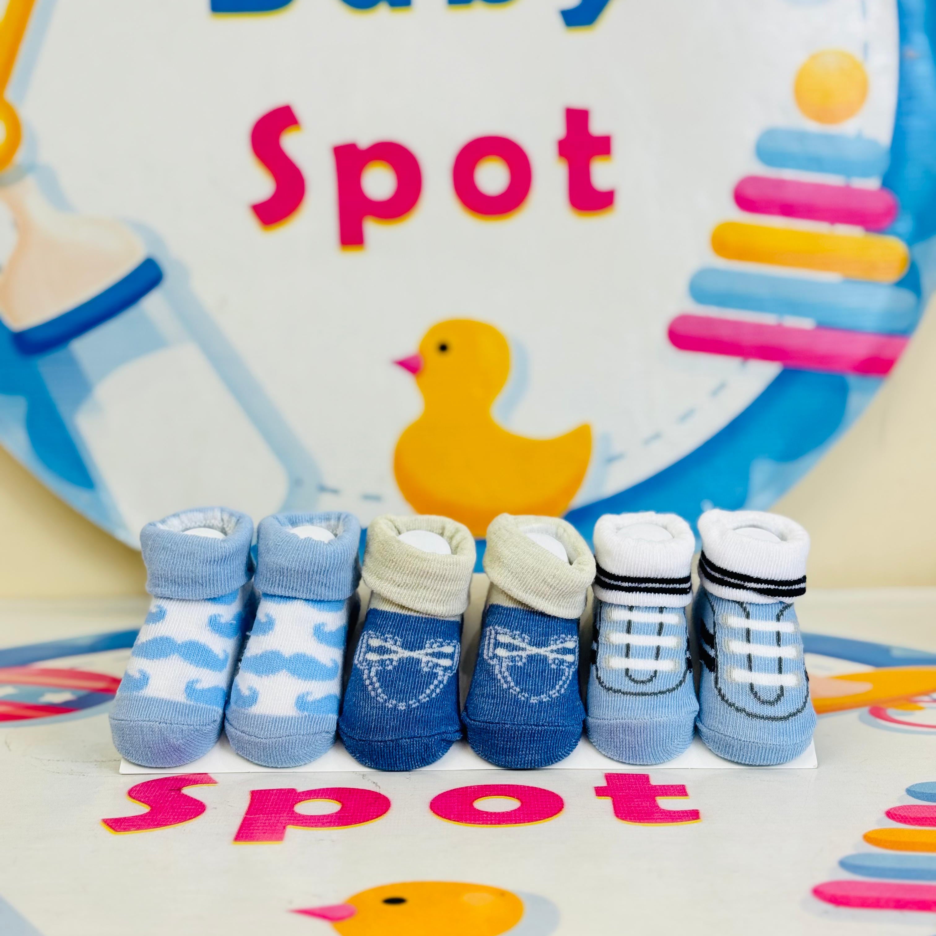 Hudson Baby® Premium Pack of 3 Socks Booties