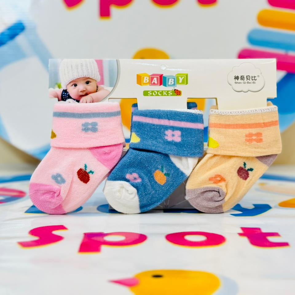 Capture your baby's cuteness with our imported quality baby socks set! Perfect for tiny feet, these socks are designed for babies aged 0-9 months. Soft, comfortable, and stylish, they come in a set of 3 vibrant colors. Keep your little one's feet warm and cozy!

 

🧦 Set of 3 imported quality baby socks

👶 Fits 0-9 months

✨ Soft, comfortable, and stylish