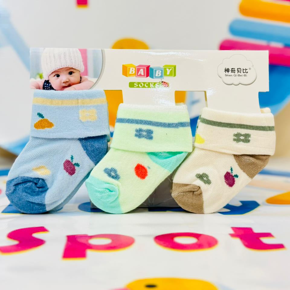 Capture your baby's cuteness with our imported quality baby socks set! Perfect for tiny feet, these socks are designed for babies aged 0-9 months. Soft, comfortable, and stylish, they come in a set of 3 vibrant colors. Keep your little one's feet warm and cozy!

 

🧦 Set of 3 imported quality baby socks

👶 Fits 0-9 months

✨ Soft, comfortable, and stylish