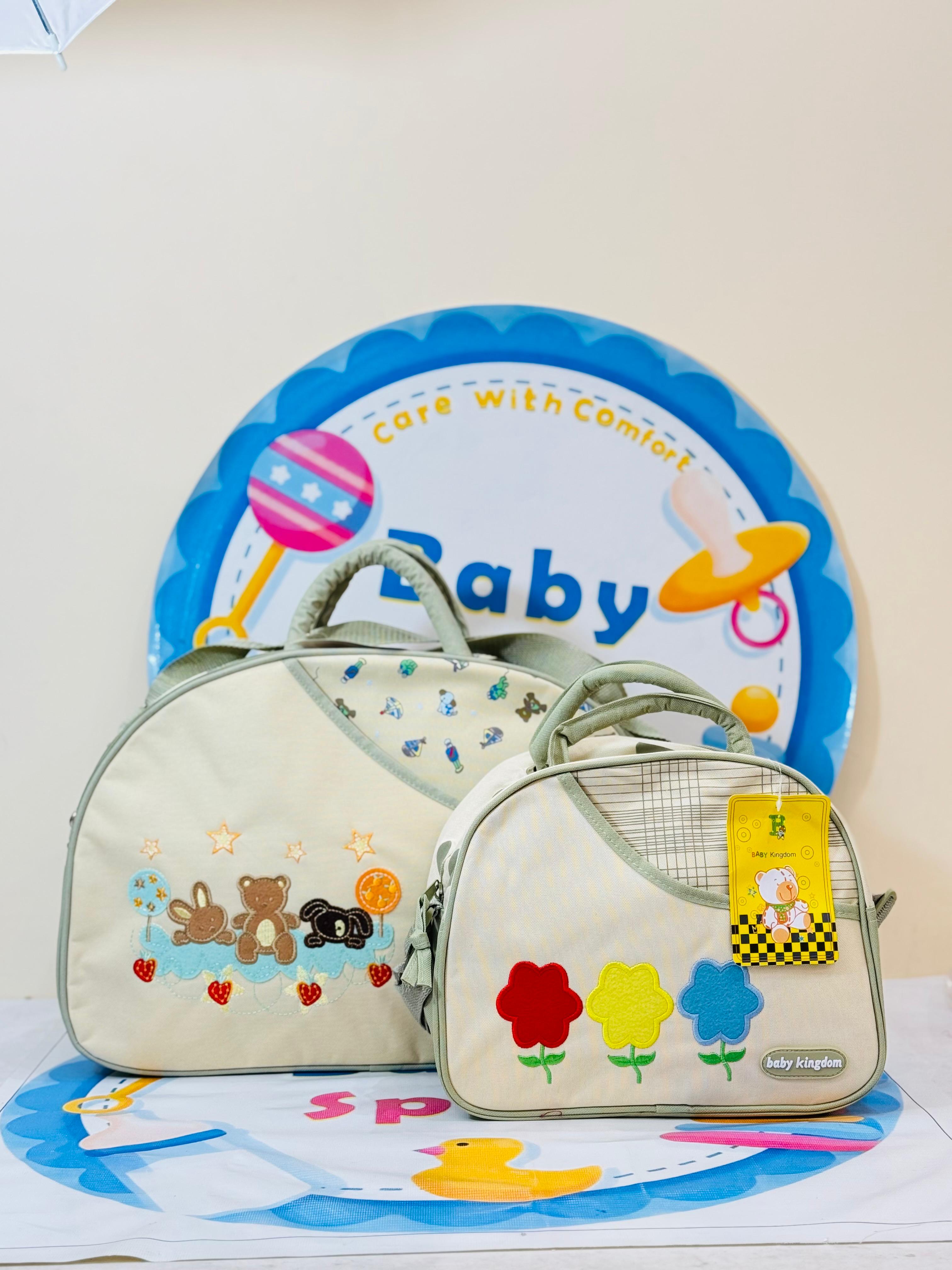 D-Shape Baby Bags / Mother Bags Set Collection

👜 Complete solution for every mom’s needs!

Set Includes:

🟢 1 Large D Bag: Spacious design for all baby essentials.

🟢 1 Small D Bag: Compact and perfect for quick trips.

🟢 1 Changing Sheet: Convenient for diaper changes anywhere.

Key Features:

🔥 Premium Quality: Made with durable and lightweight material.

💼 Stylish & Functional: Trendy D-shape with organized compartments.

✅ Easy to Clean: Perfect for everyday use and travel.

🎨 Multiple Color Opt