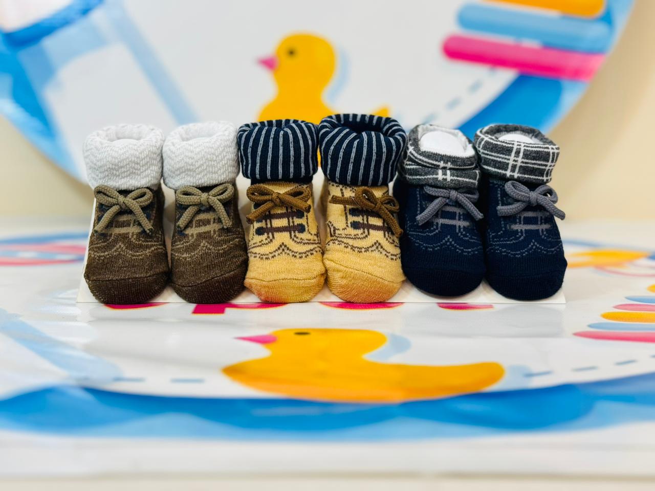 🧸 Baby Imported Pack of 3 Socks Booties 🧸

Available for both baby girls and boys

Size: 0-9 months, perfect for newborns

Soft, breathable, and premium quality material

Stylish designs that keep little feet warm and cozy

Perfect for daily wear and special occasions

Delivery time: 2-5 days