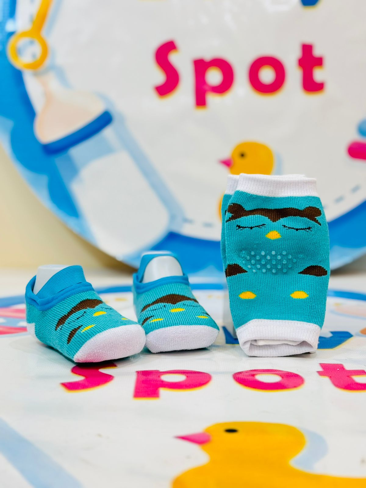 Imported Baby Knee Pads + Anti-Slip Socks Combo Collection – Comfort & Safety in One Cute Set

 

Give your baby the perfect combo of protection and style with our Imported Baby Knee Pads + Matching Anti-Slip Socks Collection – specially curated for active little explorers! Whether your baby is crawling, cruising, or taking first steps, this set is a must-have for every newborn wardrobe.

 

This combo not only keeps those tiny knees safe but also ensures a strong grip on slippery floors, making it perfect 