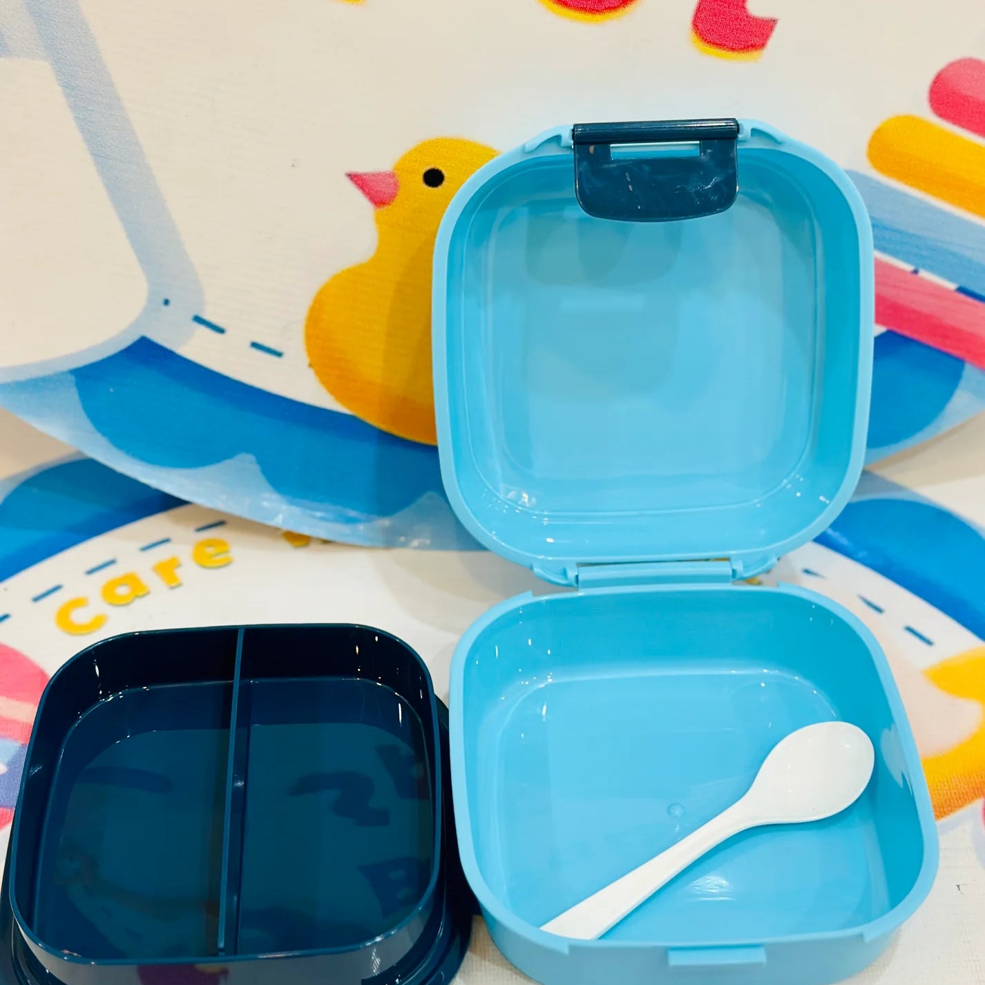 🍱&nbsp;Kids Lunch Box – Fresh, Fun &amp; Perfect for School!&nbsp;🌟

Make lunchtime exciting with our&nbsp;Kids Lunch Box, designed for&nbsp;fresh, spill-free, and hassle-free&nbsp;meals on the go! Crafted for little hands, this&nbsp;lightweight and durable&nbsp;lunch box keeps food fresh and water cool for hours.

🔹&nbsp;Why It's Perfect for Your Child?
✨&nbsp;Fun &amp; Vibrant Designs&nbsp;– Eye-catching colors and prints kids will love! 🌈
💦&nbsp;Leak-Proof &amp; Durable&nbsp;– No spills, just fresh 