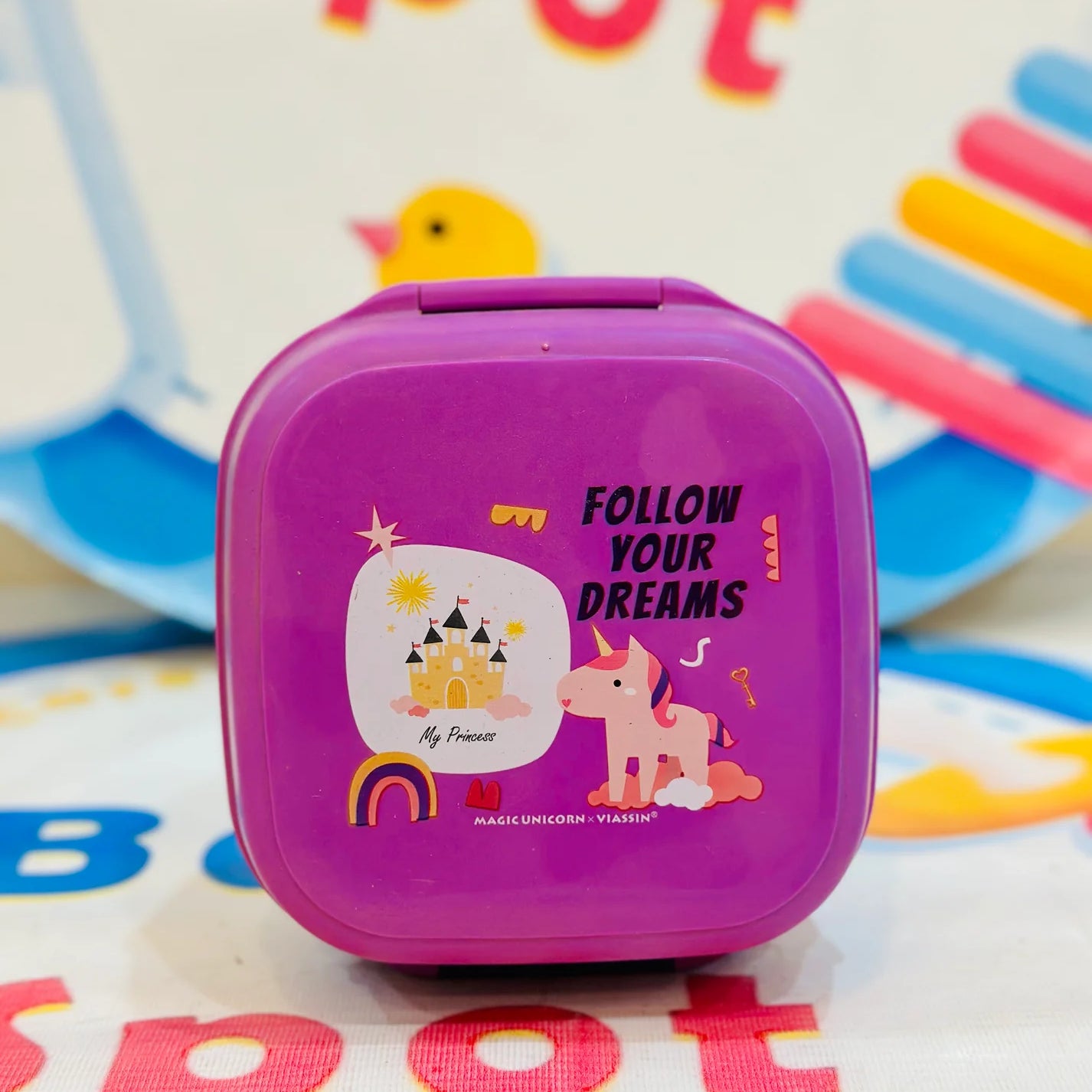 🍱&nbsp;Kids Lunch Box – Fresh, Fun &amp; Perfect for School!&nbsp;🌟

Make lunchtime exciting with our&nbsp;Kids Lunch Box, designed for&nbsp;fresh, spill-free, and hassle-free&nbsp;meals on the go! Crafted for little hands, this&nbsp;lightweight and durable&nbsp;lunch box keeps food fresh and water cool for hours.

🔹&nbsp;Why It's Perfect for Your Child?
✨&nbsp;Fun &amp; Vibrant Designs&nbsp;– Eye-catching colors and prints kids will love! 🌈
💦&nbsp;Leak-Proof &amp; Durable&nbsp;– No spills, just fresh 