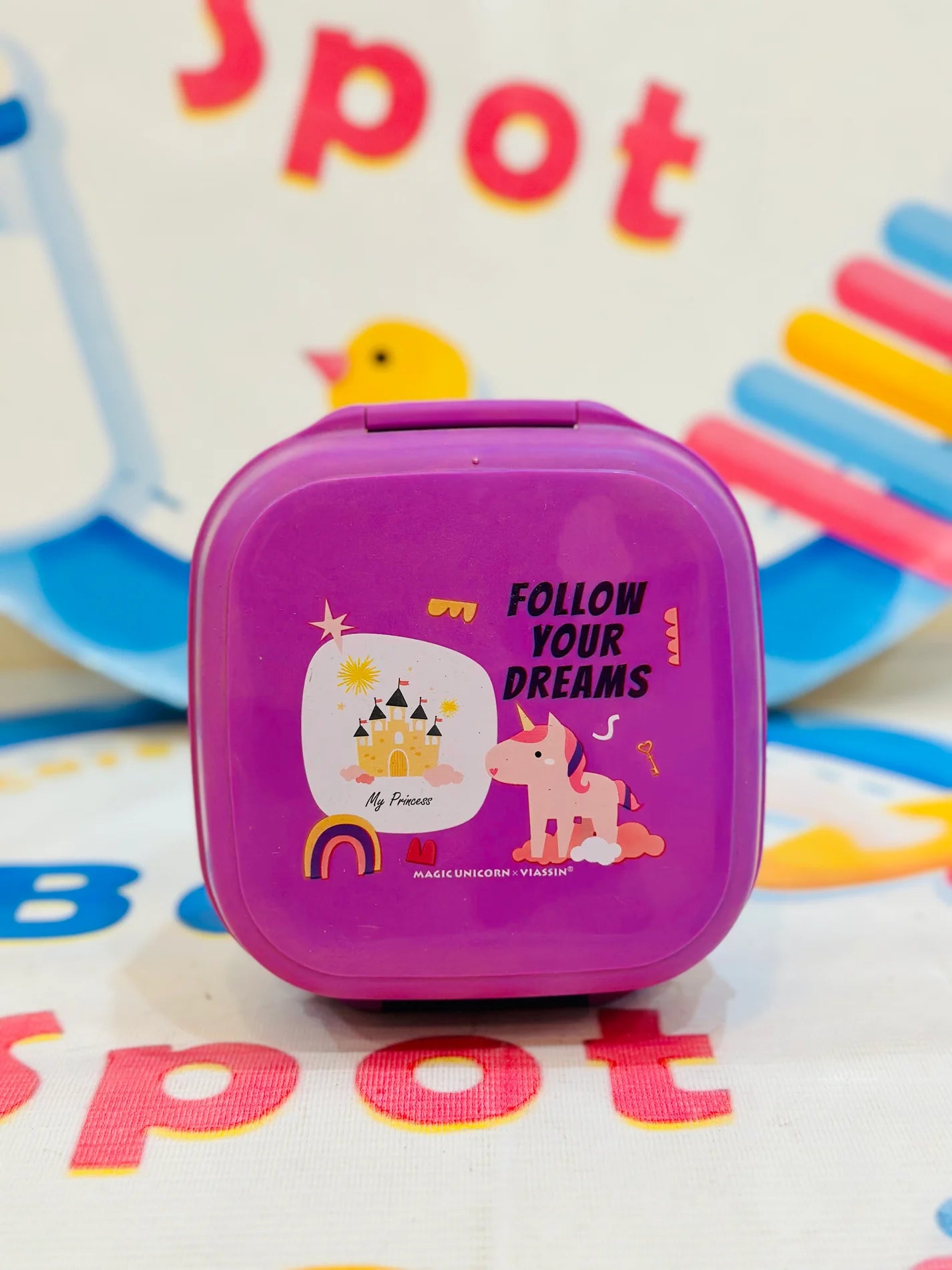 🍱&nbsp;Kids Lunch Box – Fresh, Fun &amp; Perfect for School!&nbsp;🌟

Make lunchtime exciting with our&nbsp;Kids Lunch Box, designed for&nbsp;fresh, spill-free, and hassle-free&nbsp;meals on the go! Crafted for little hands, this&nbsp;lightweight and durable&nbsp;lunch box keeps food fresh and water cool for hours.

🔹&nbsp;Why It's Perfect for Your Child?
✨&nbsp;Fun &amp; Vibrant Designs&nbsp;– Eye-catching colors and prints kids will love! 🌈
💦&nbsp;Leak-Proof &amp; Durable&nbsp;– No spills, just fresh 